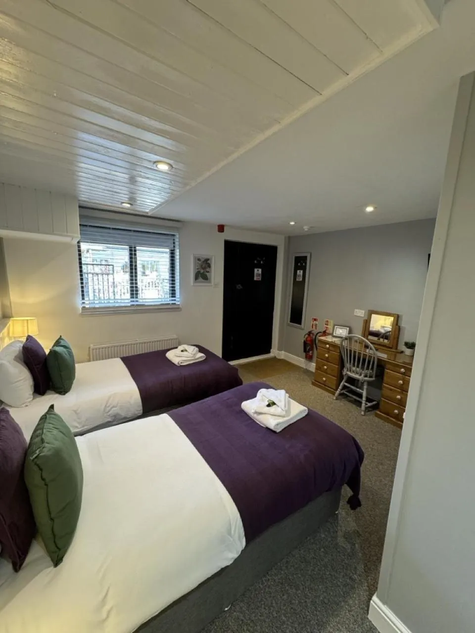 Bedroom, Bed in The Windsor Trooper Pub & Inn