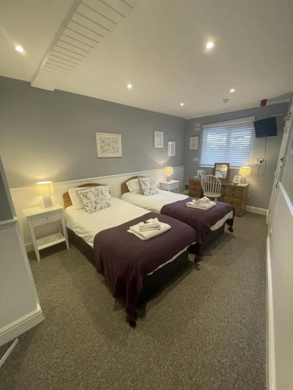 Bedroom, Bed in The Windsor Trooper Pub & Inn