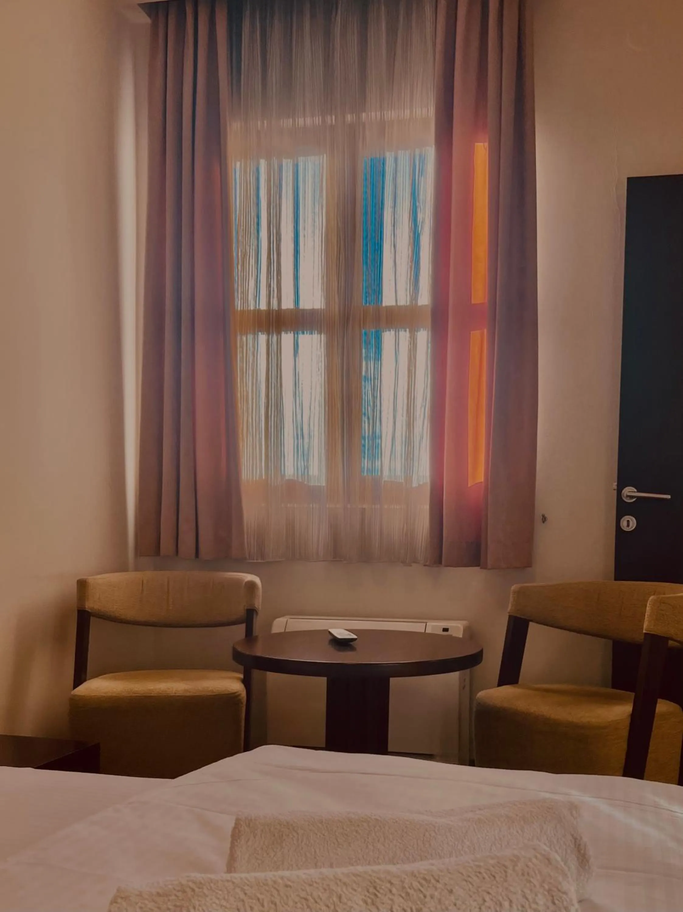 Seating area, Bed in Hotel Aria