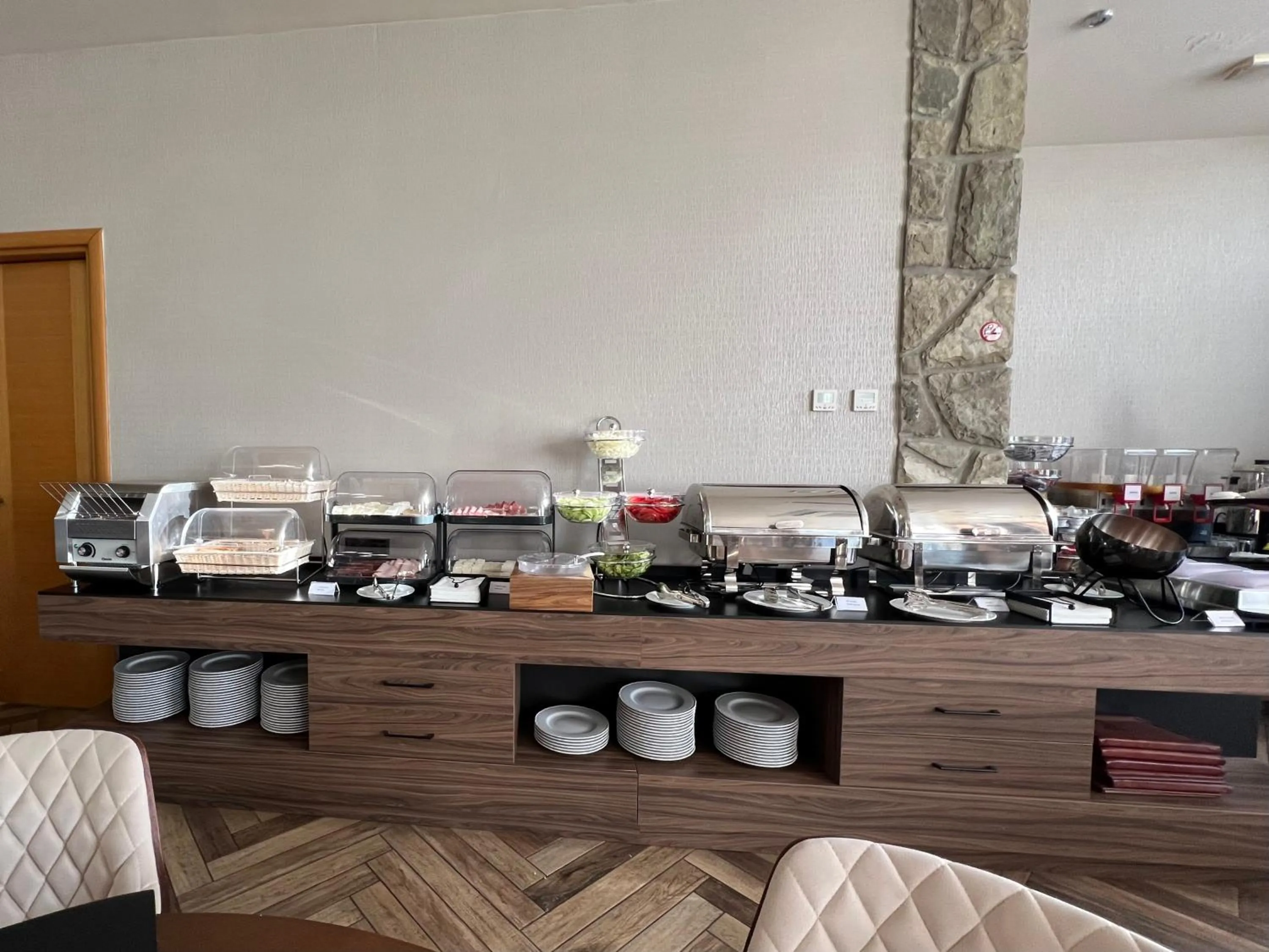 Restaurant/places to eat in Hotel Aria