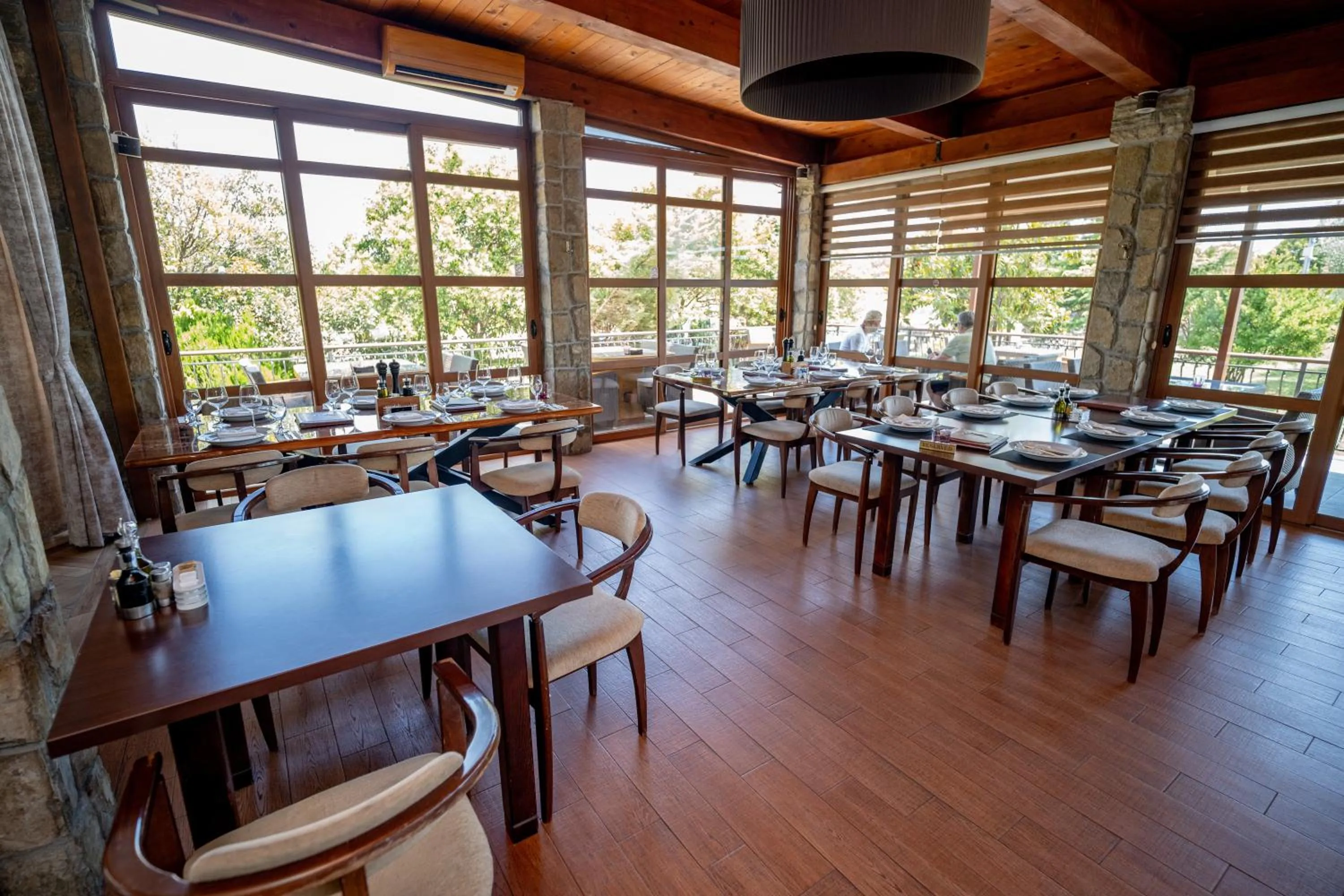 Restaurant/places to eat in Hotel Aria