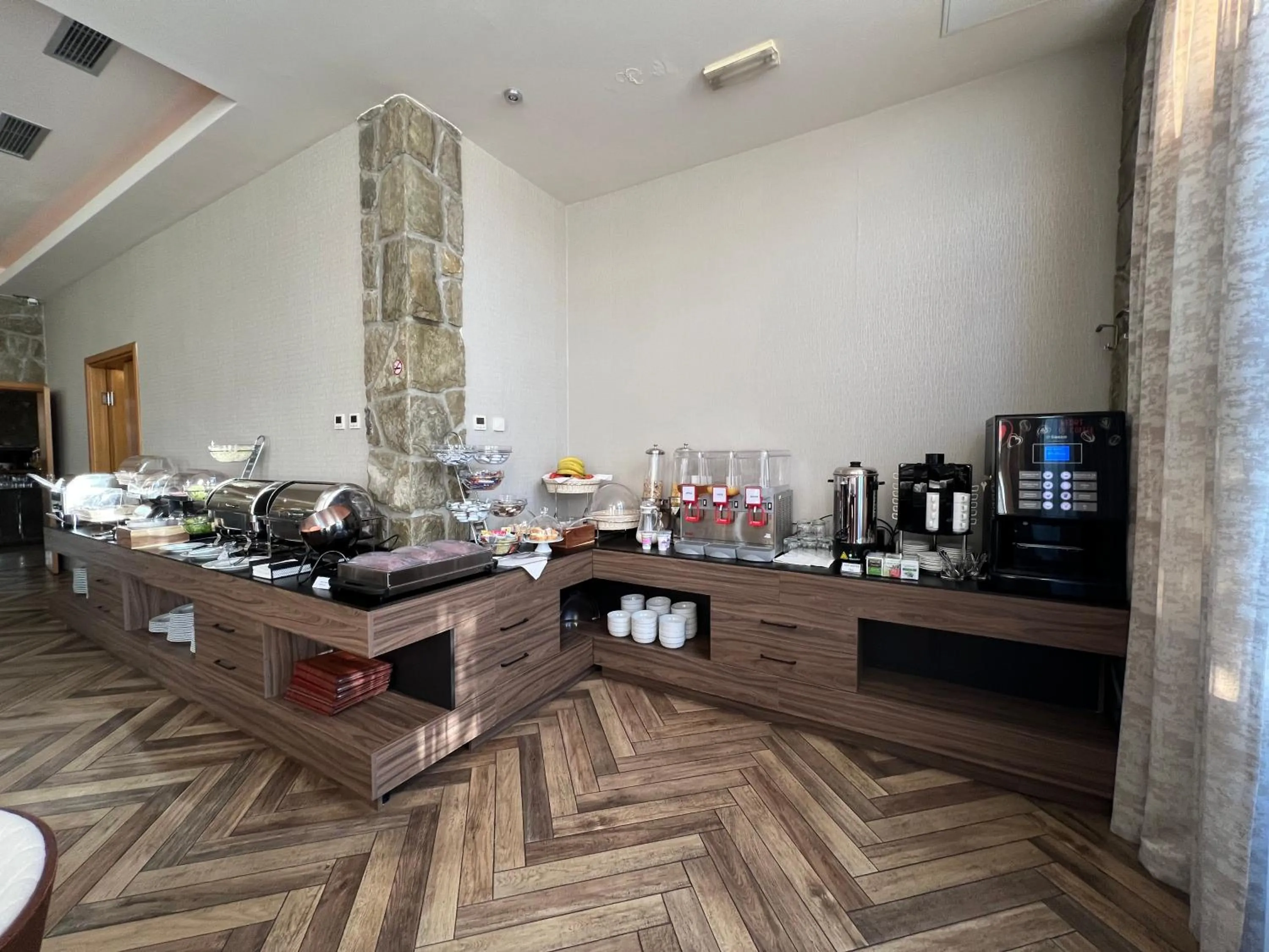 Restaurant/places to eat in Hotel Aria