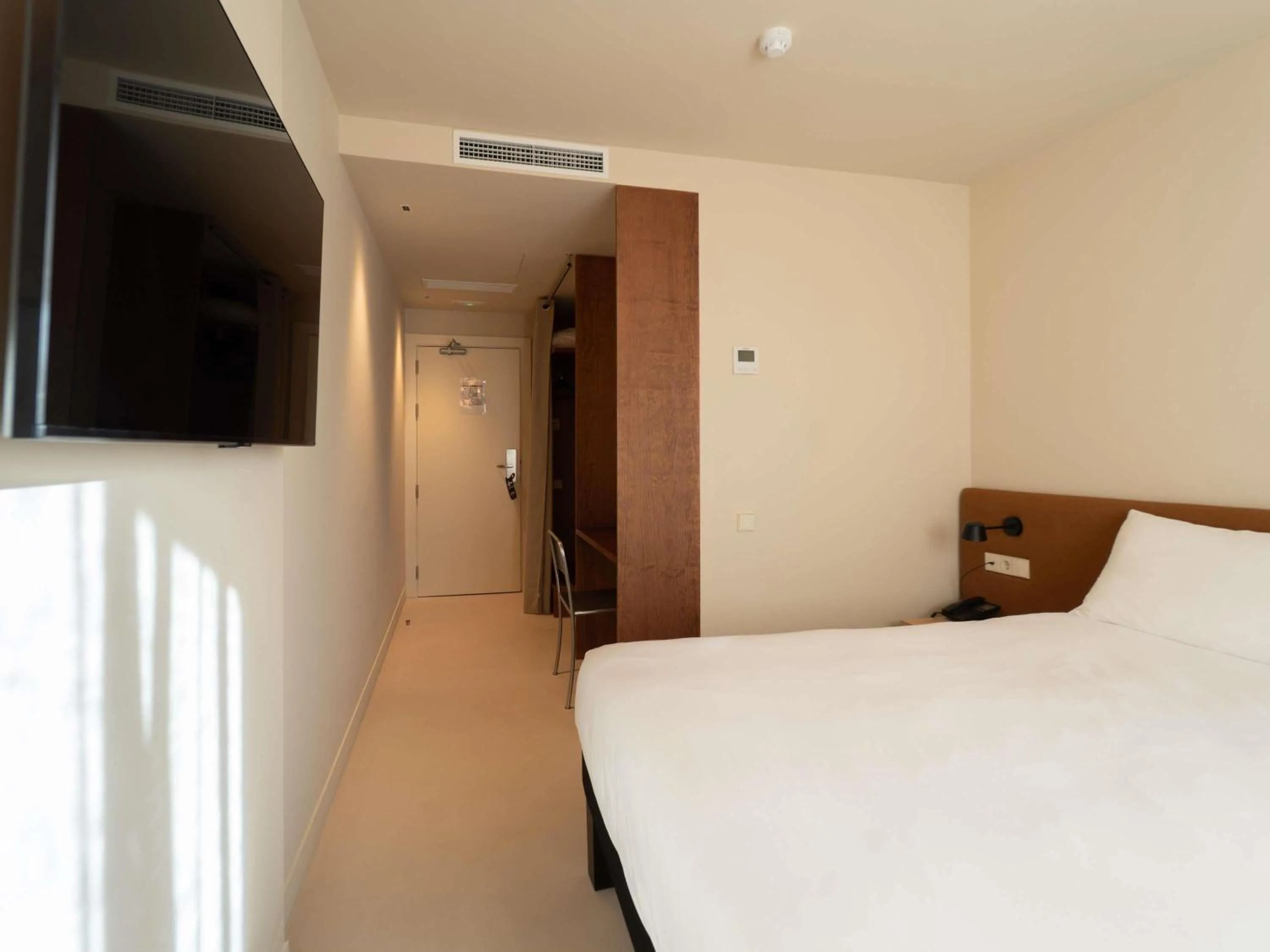 Bedroom, Bed in Ibis Valencia Alfafar