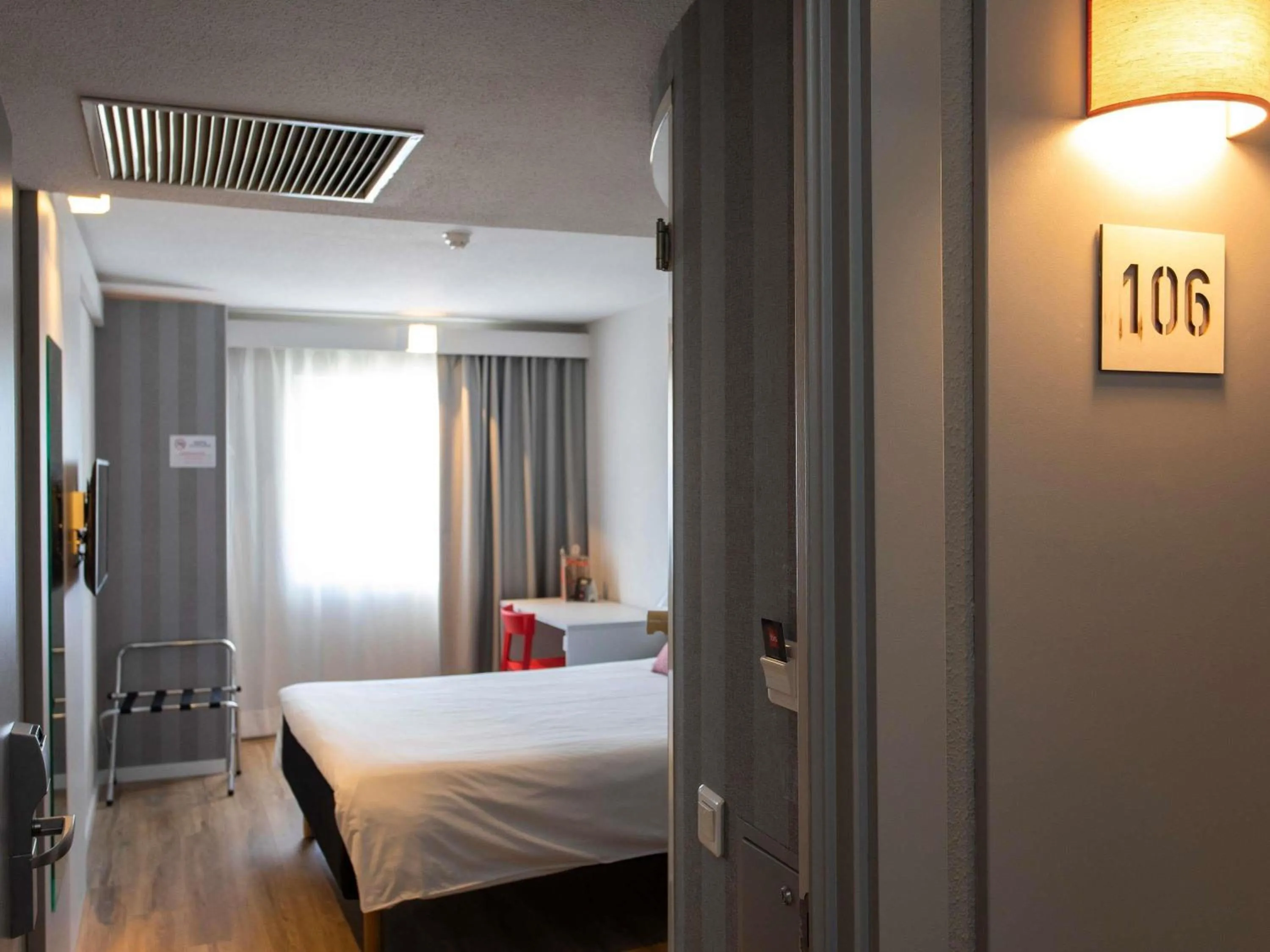 Bedroom, Bed in Ibis Valencia Alfafar