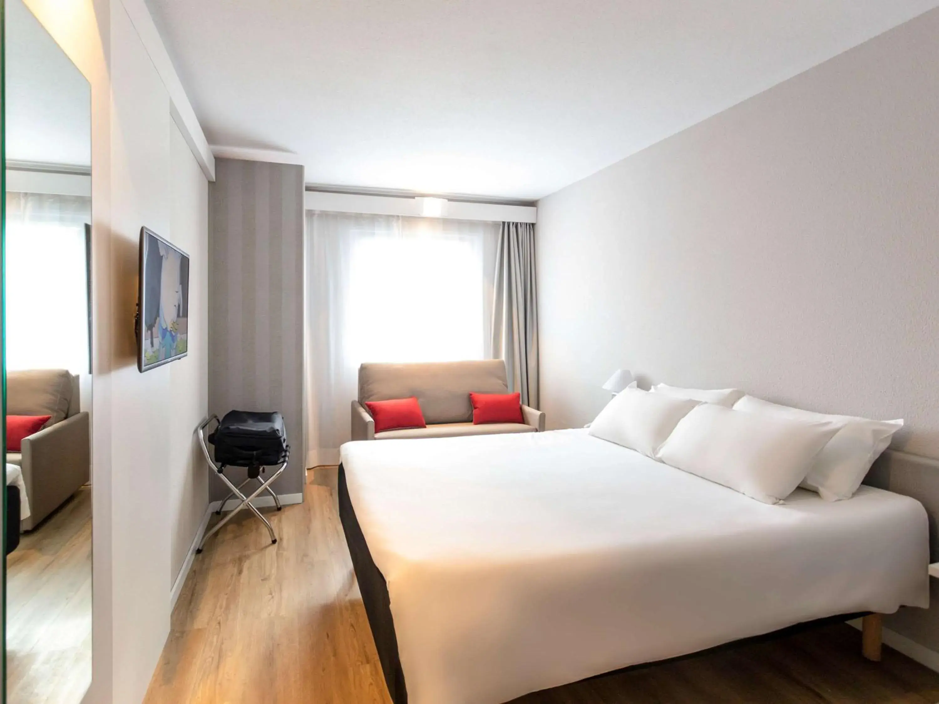 Standard Double Room with Sofa Bed in Ibis Valencia Alfafar Standard Double Room with Sofa Bed in Ibis Valencia Alfafar