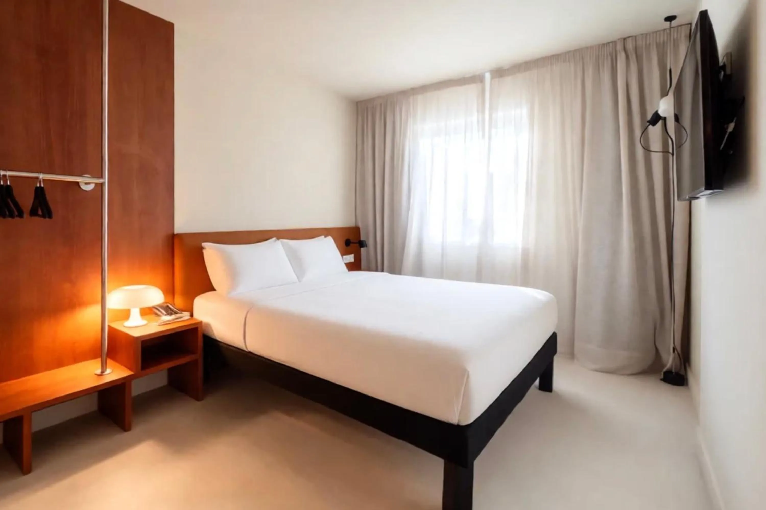 Bed in Ibis Valencia Alfafar