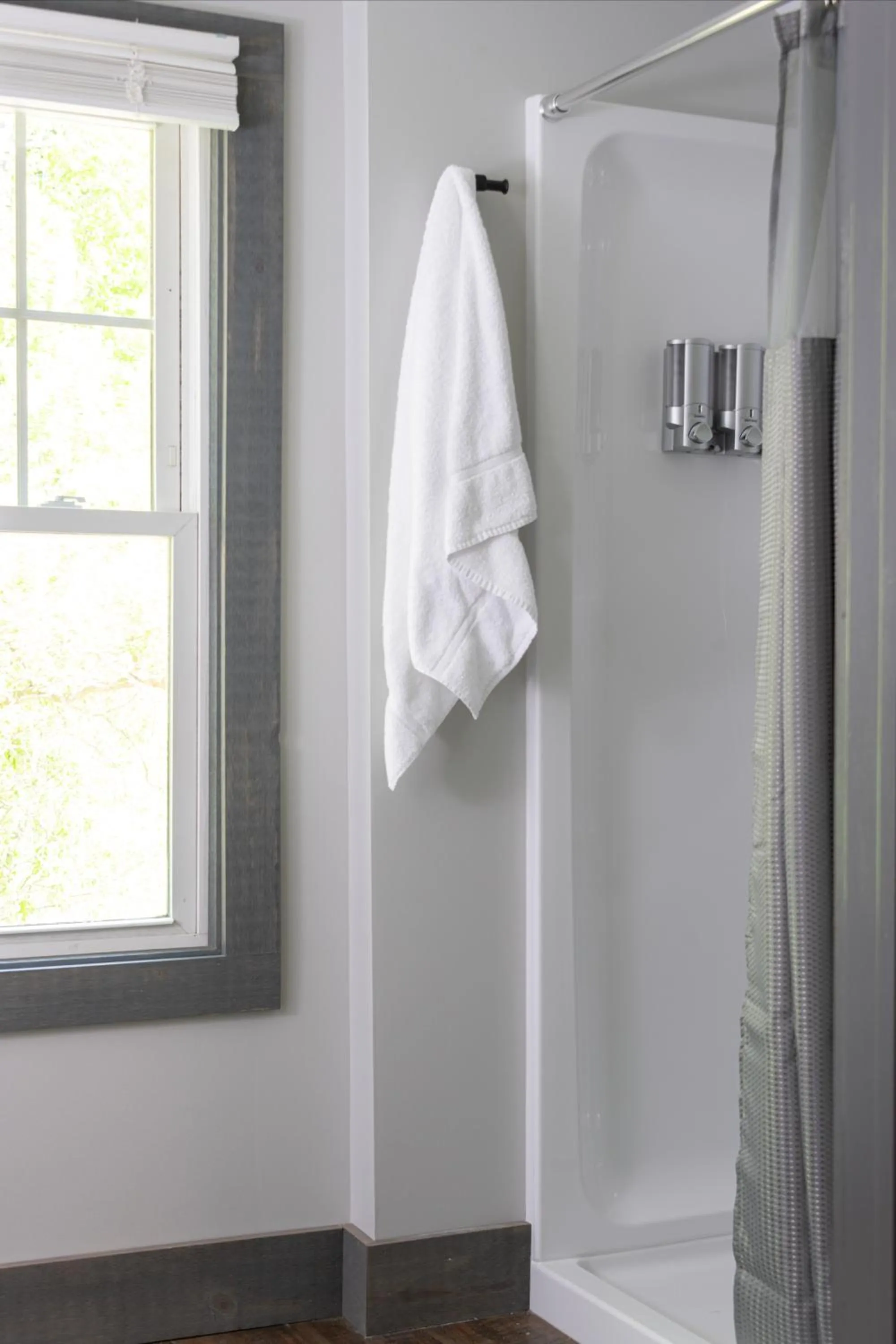 Shower in Lake Bomoseen Lodge