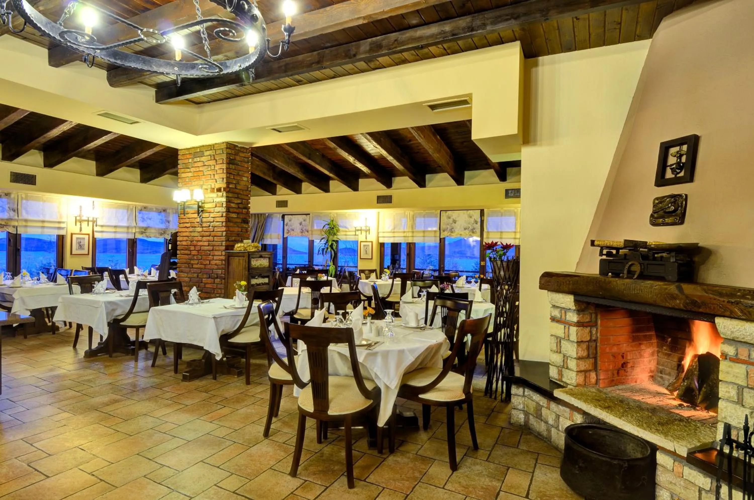 Restaurant/places to eat in Naiades Hotel Resort & Conference