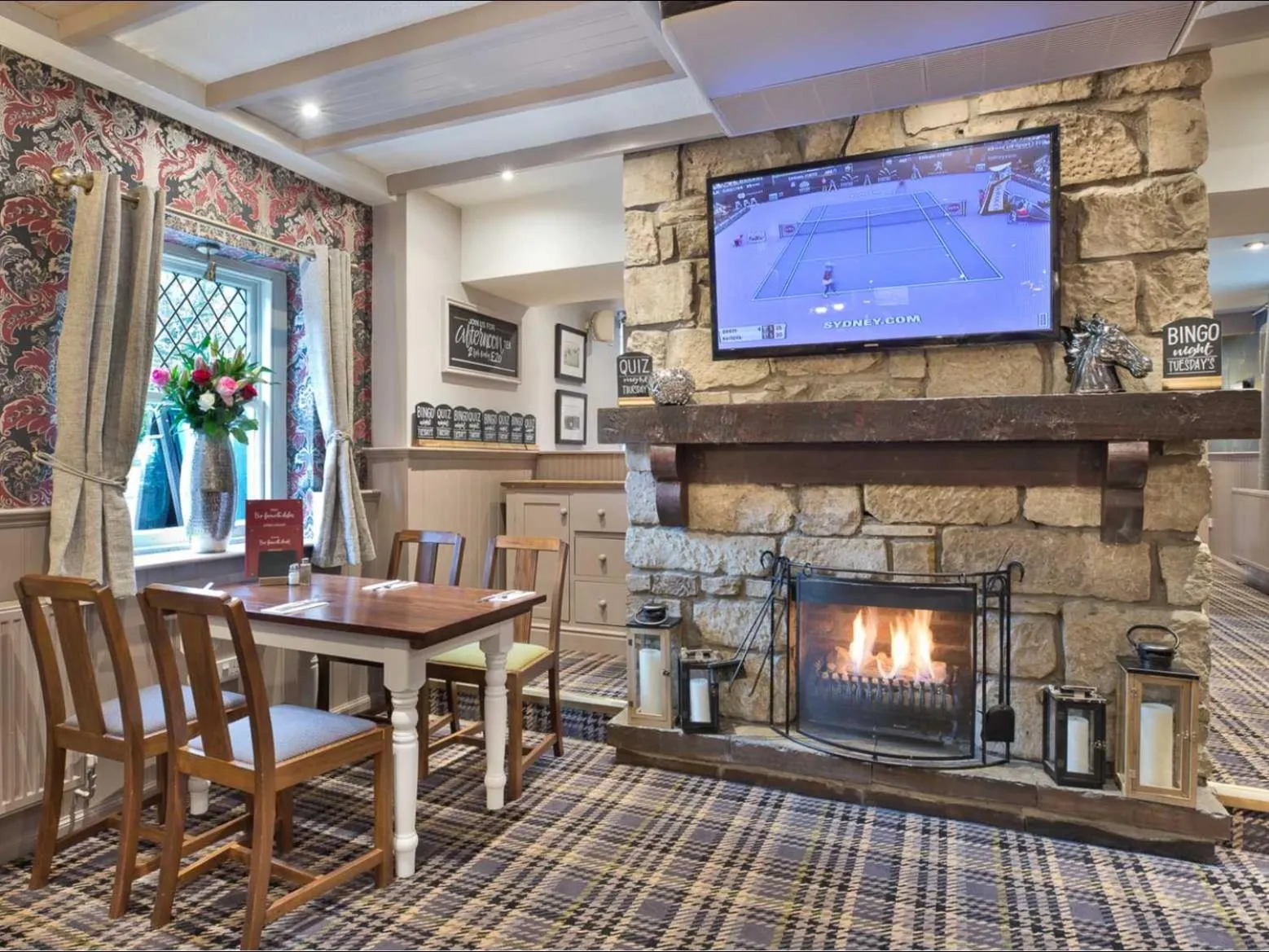 Restaurant/places to eat in West Port Hotel