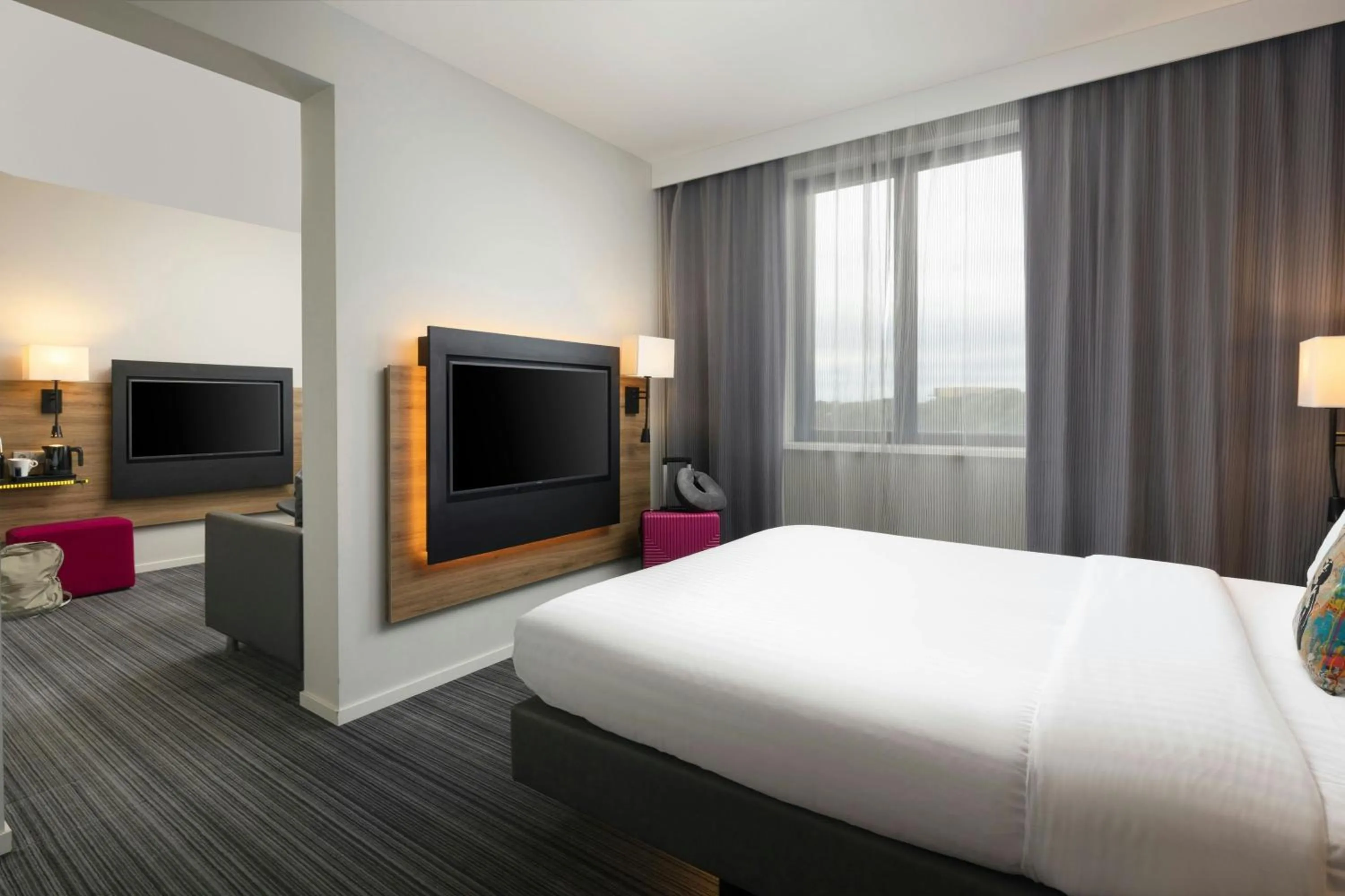Photo of the whole room, Bed in Moxy London Heathrow Airport
