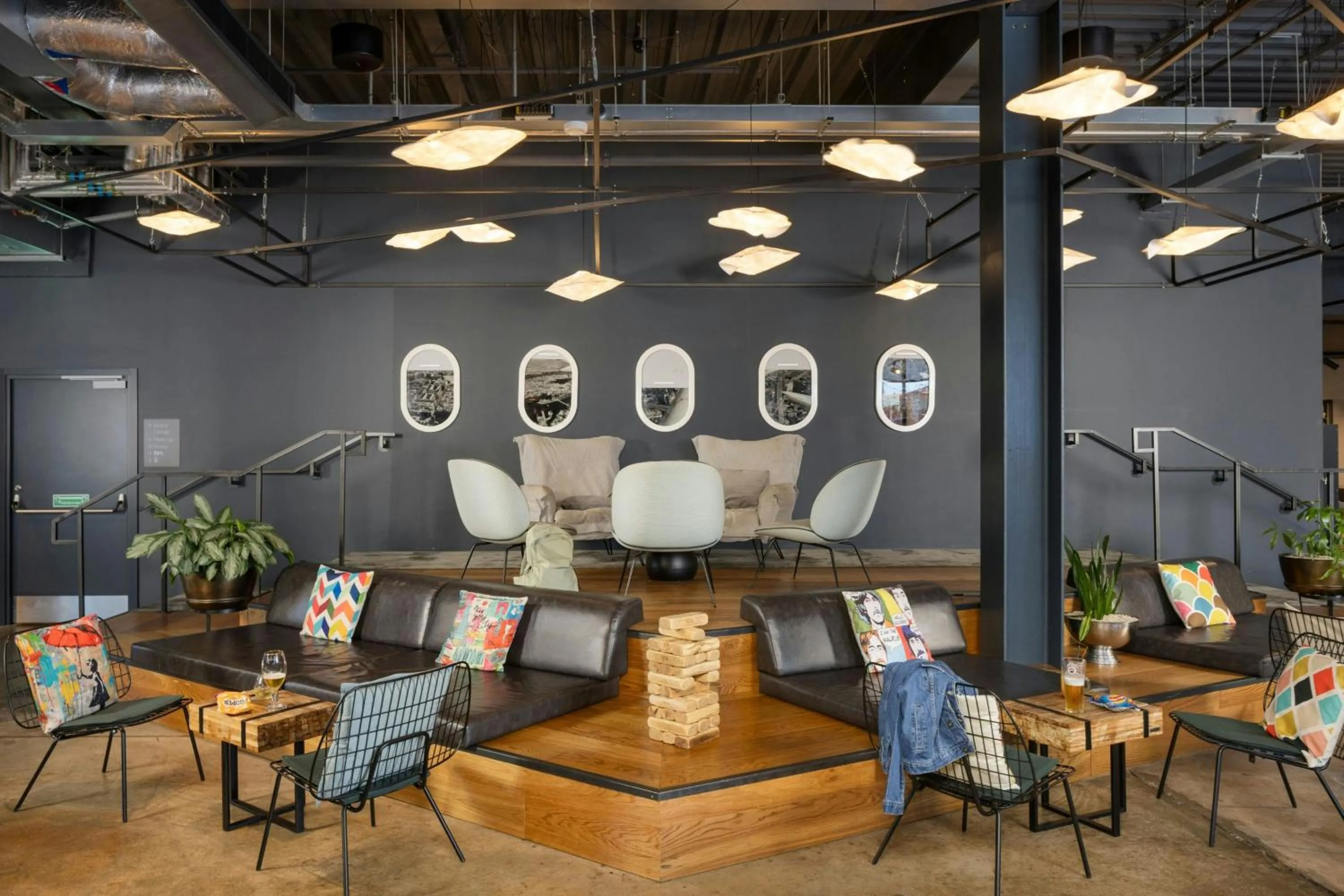 Lounge or bar in Moxy London Heathrow Airport