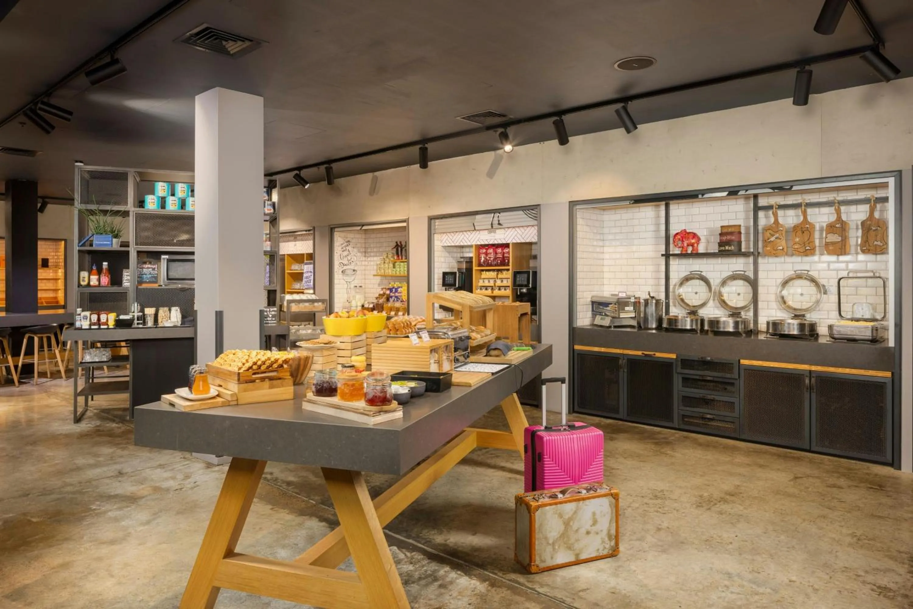 Restaurant/places to eat in Moxy London Heathrow Airport