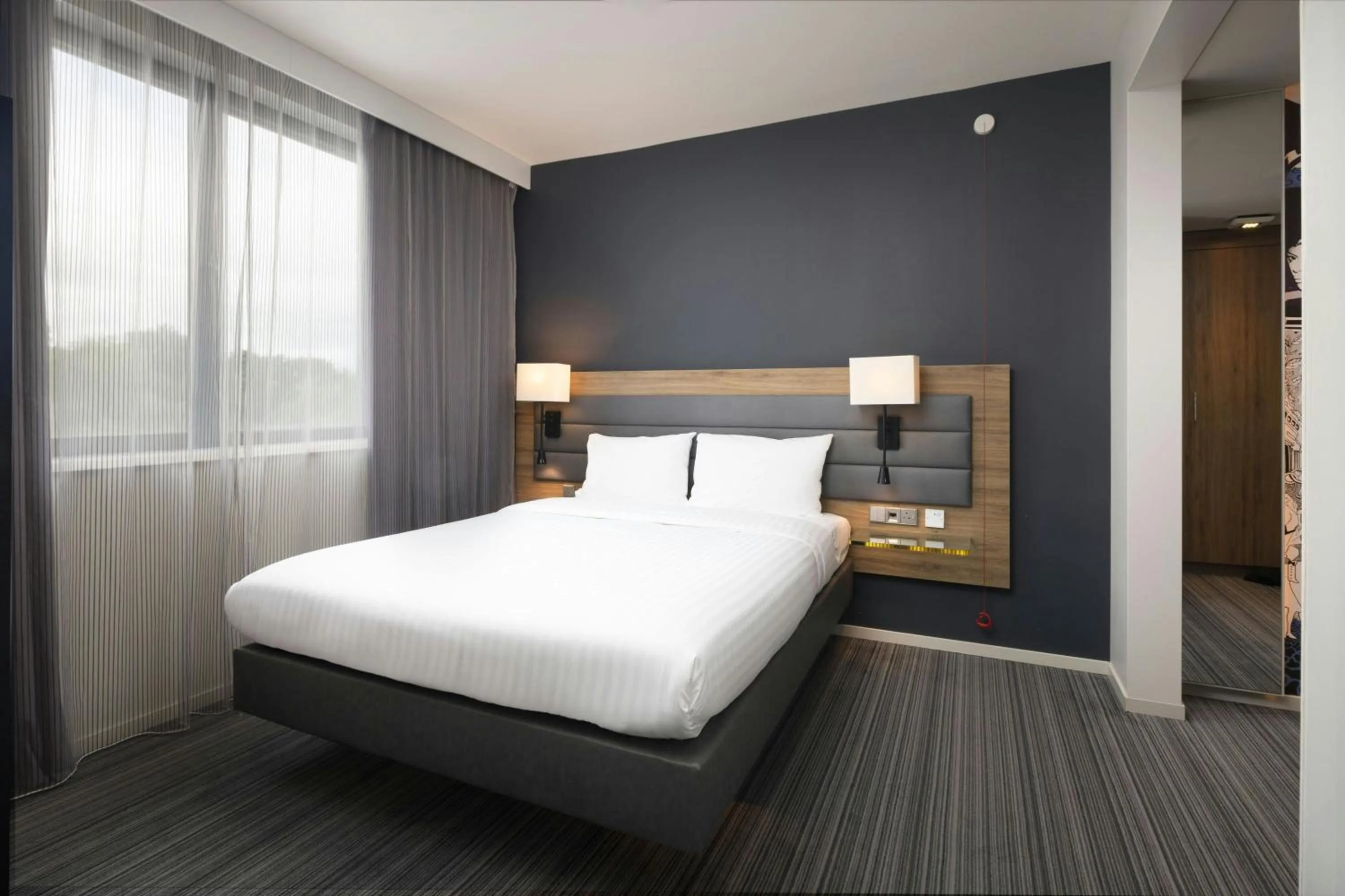 Photo of the whole room, Bed in Moxy London Heathrow Airport