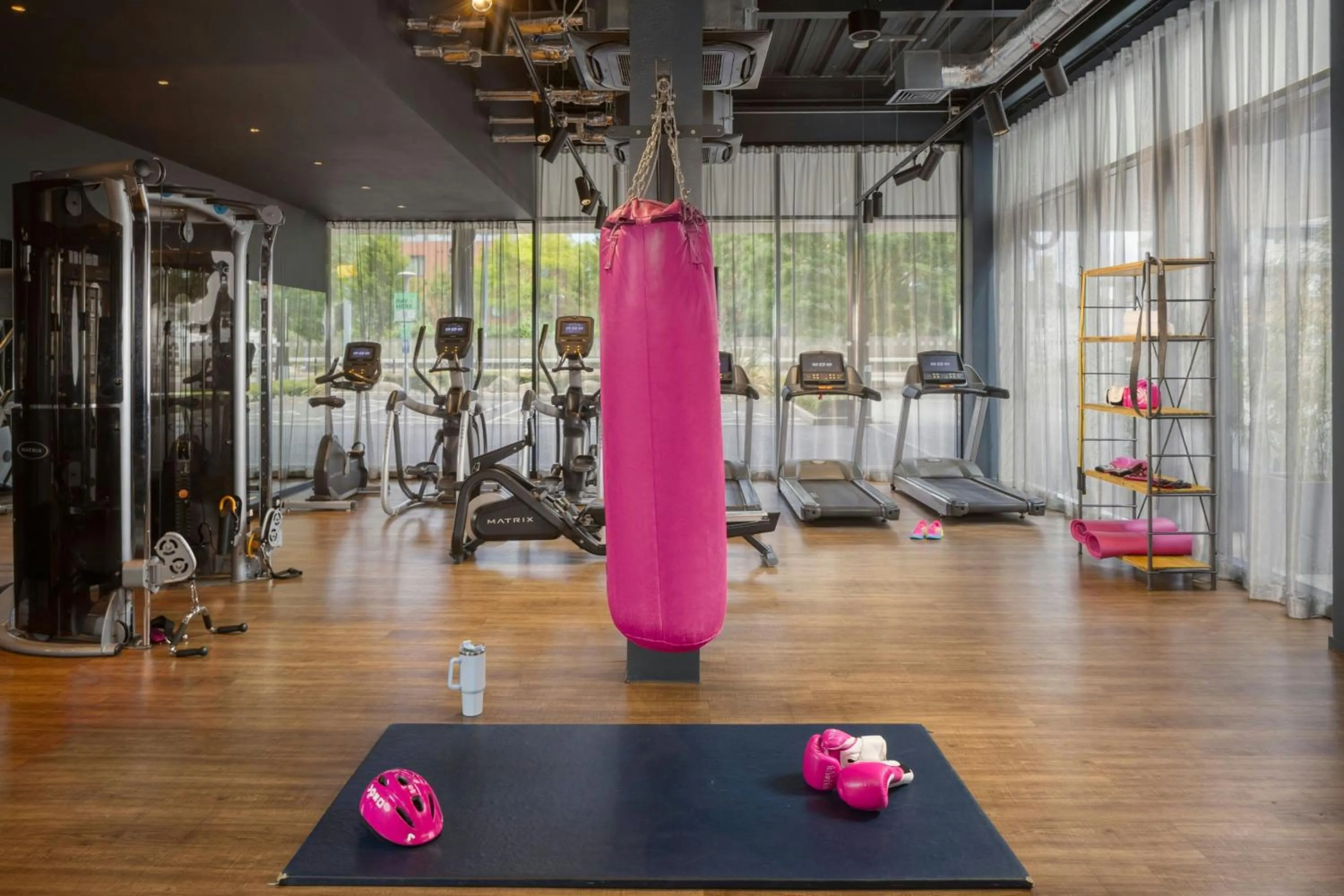 Area and facilities in Moxy London Heathrow Airport