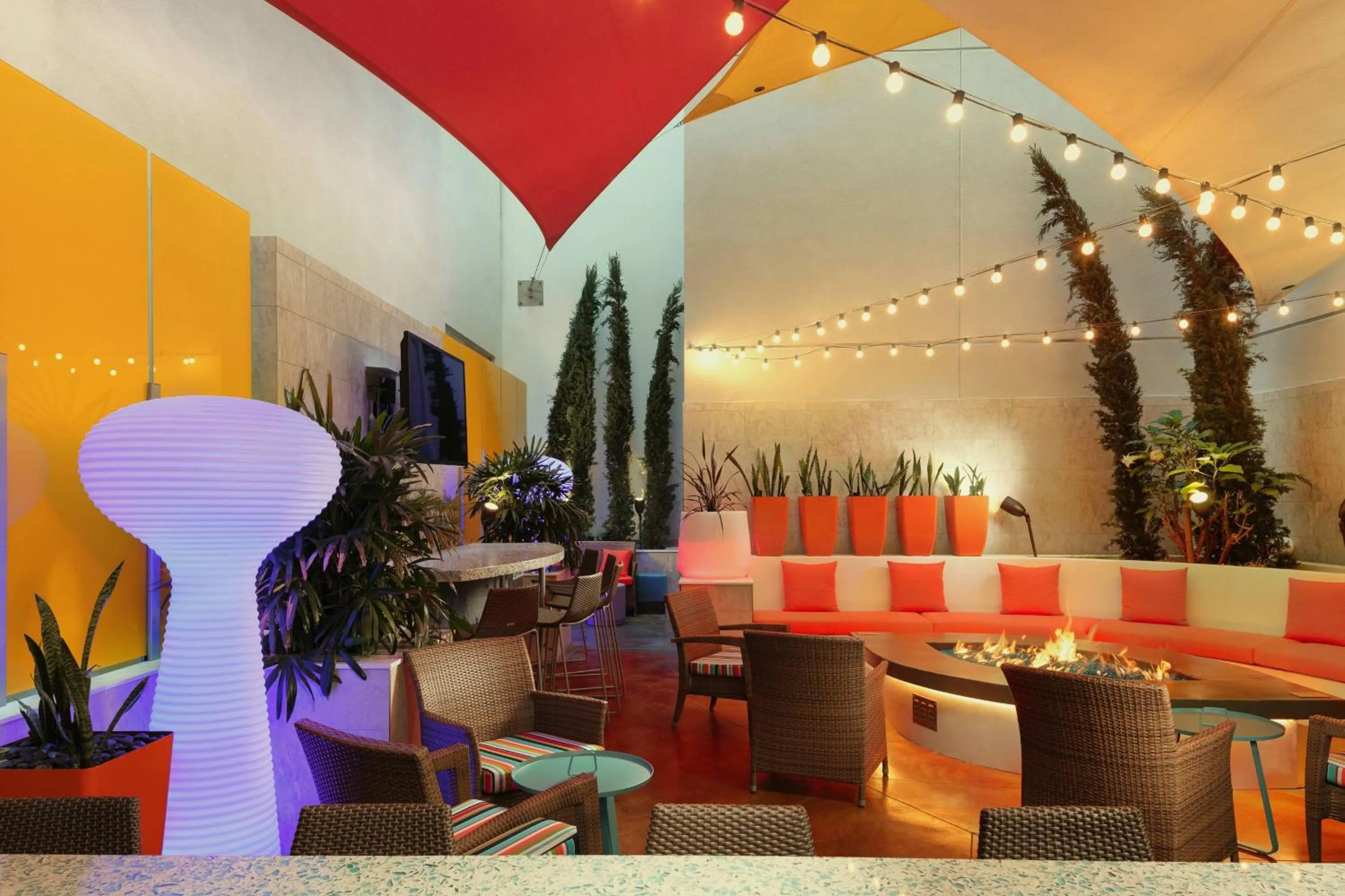 Lounge or bar in TownePlace Suites by Marriott San Diego Downtown