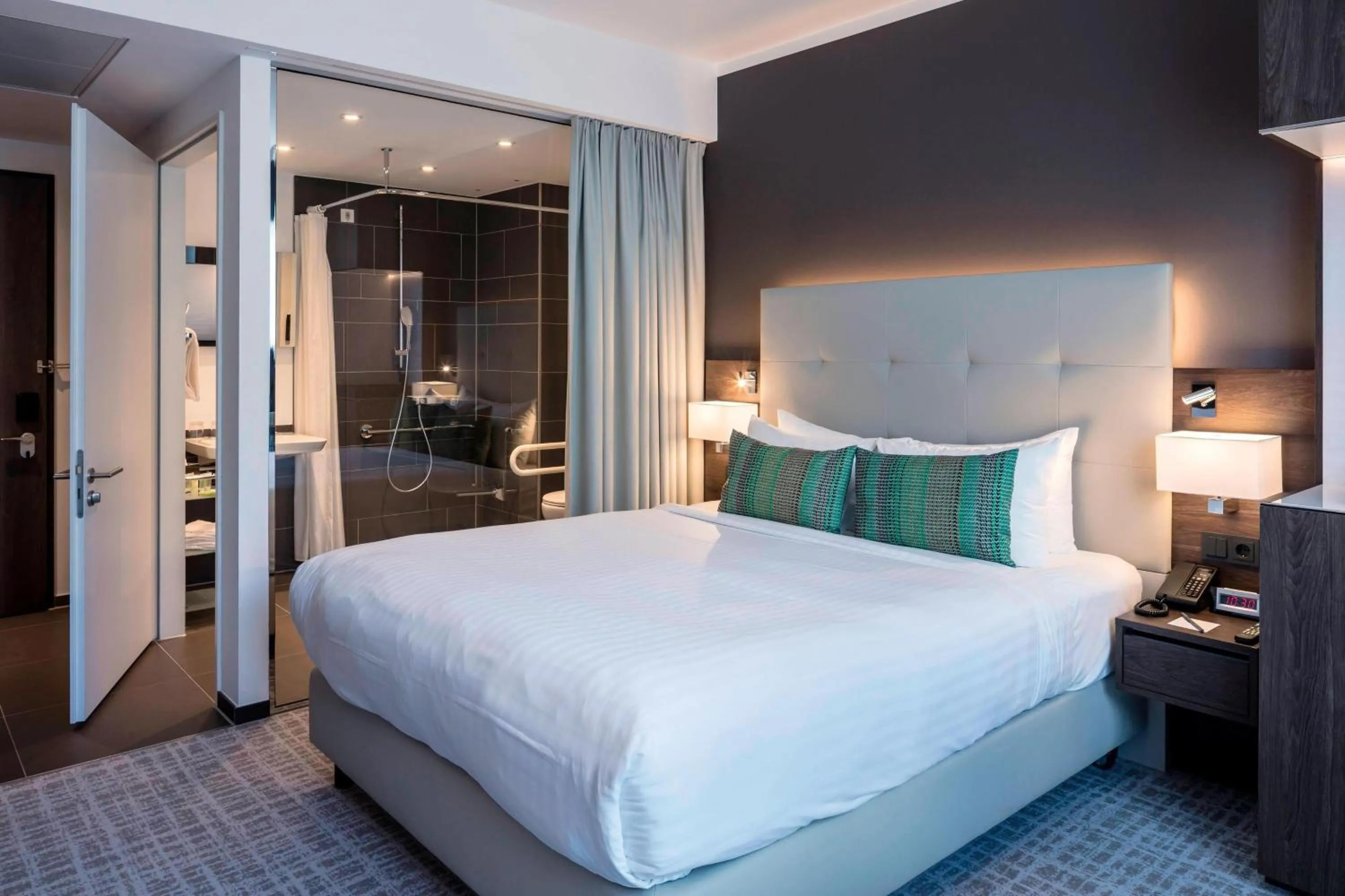 Photo of the whole room, Bed in Courtyard by Marriott Wolfsburg