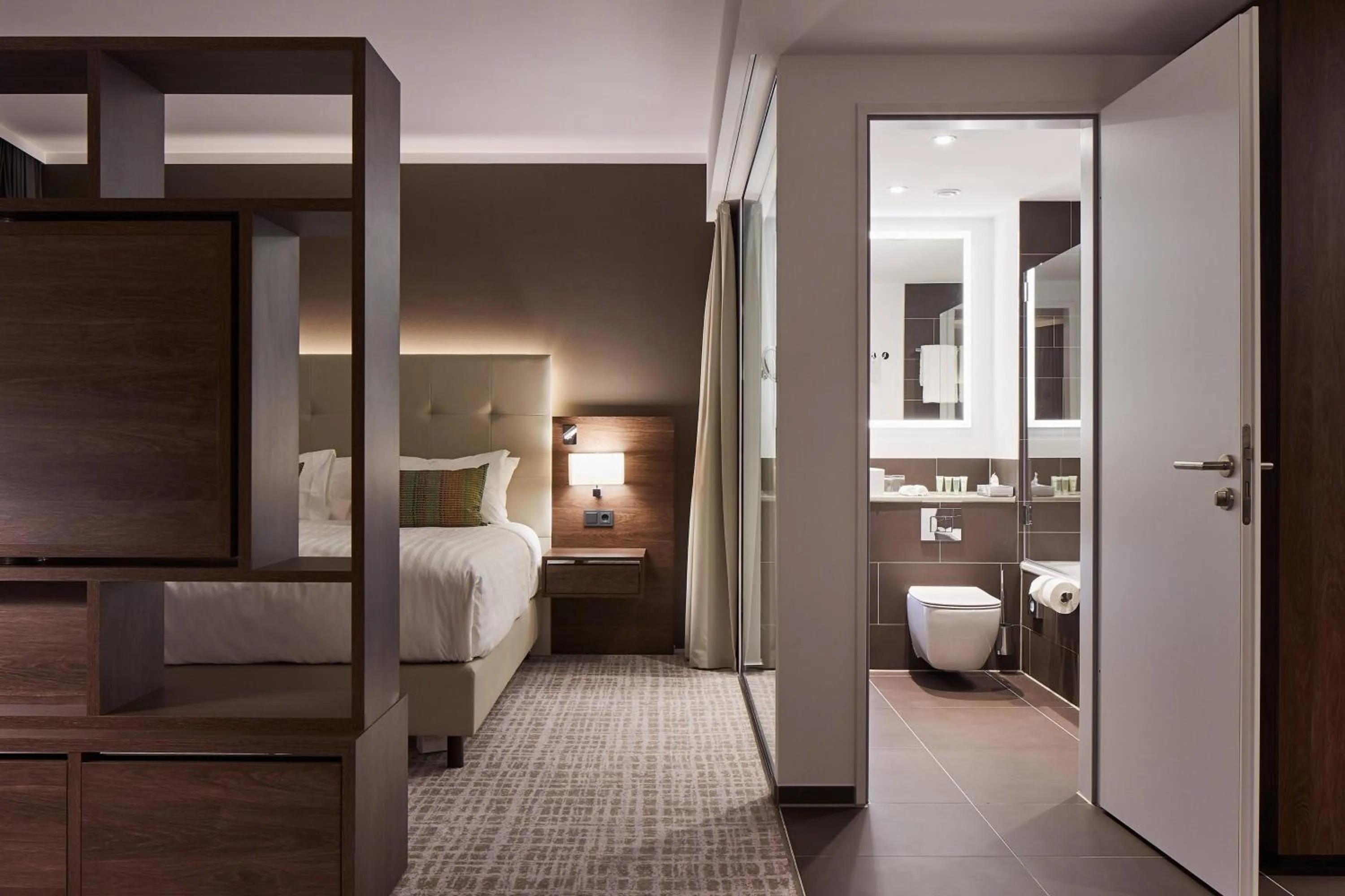 Photo of the whole room, Bed in Courtyard by Marriott Wolfsburg