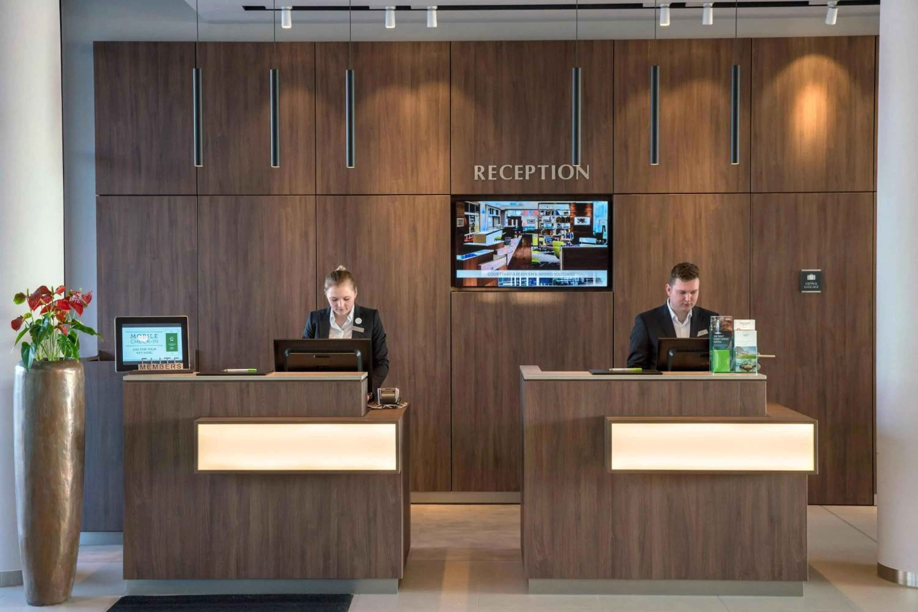Lobby or reception in Courtyard by Marriott Wolfsburg