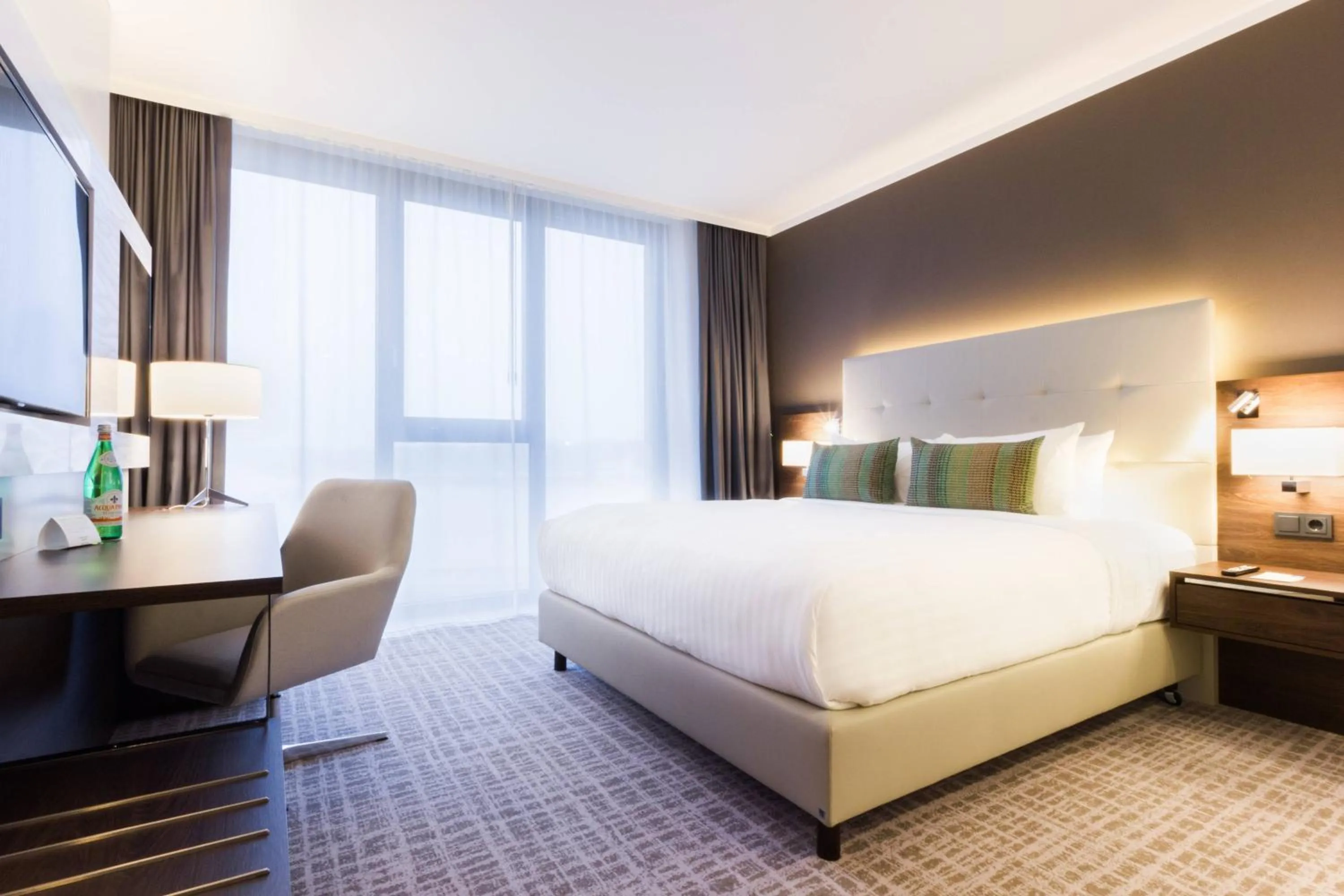 Photo of the whole room, Bed in Courtyard by Marriott Wolfsburg