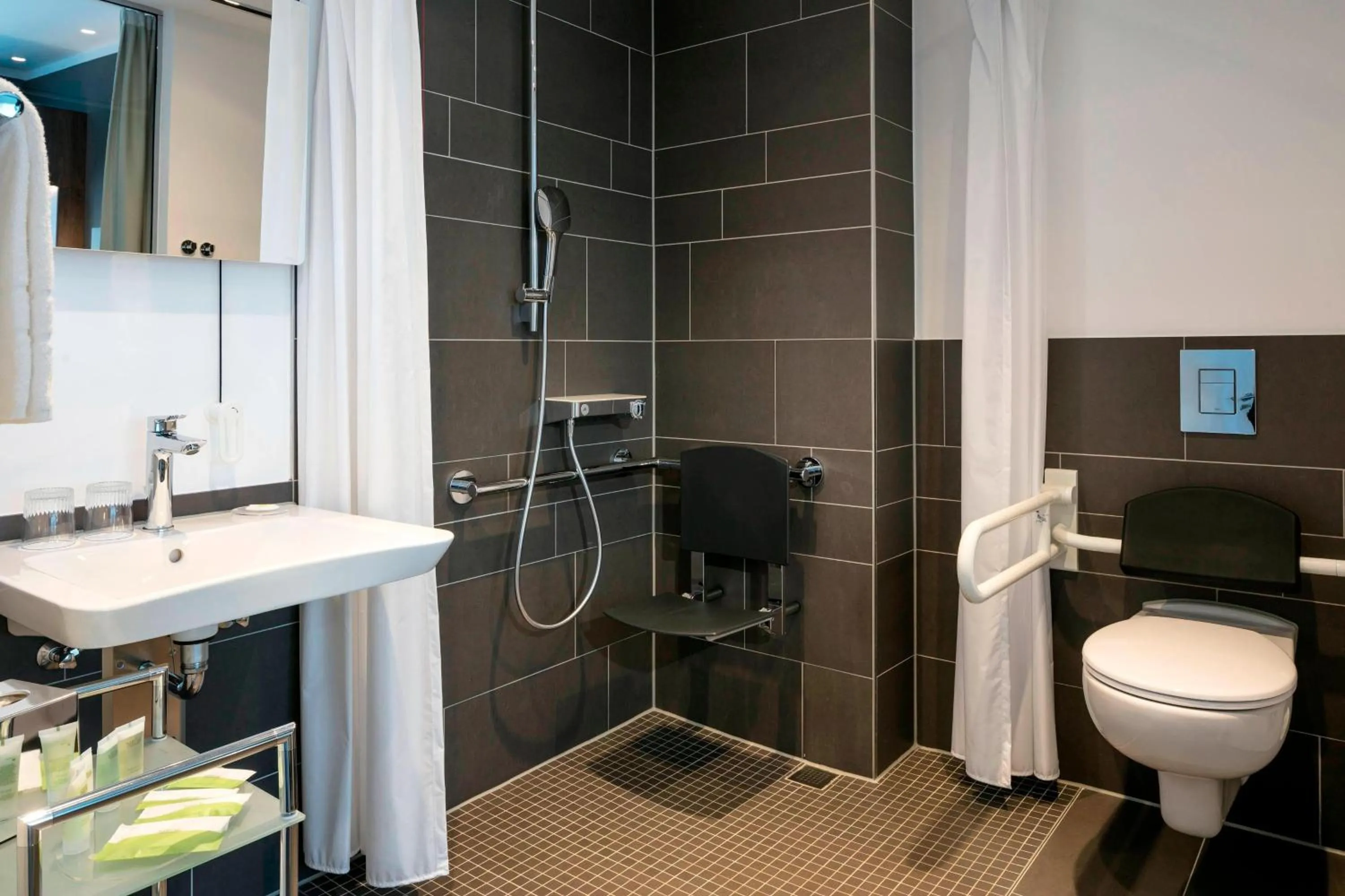 Bathroom in Courtyard by Marriott Wolfsburg