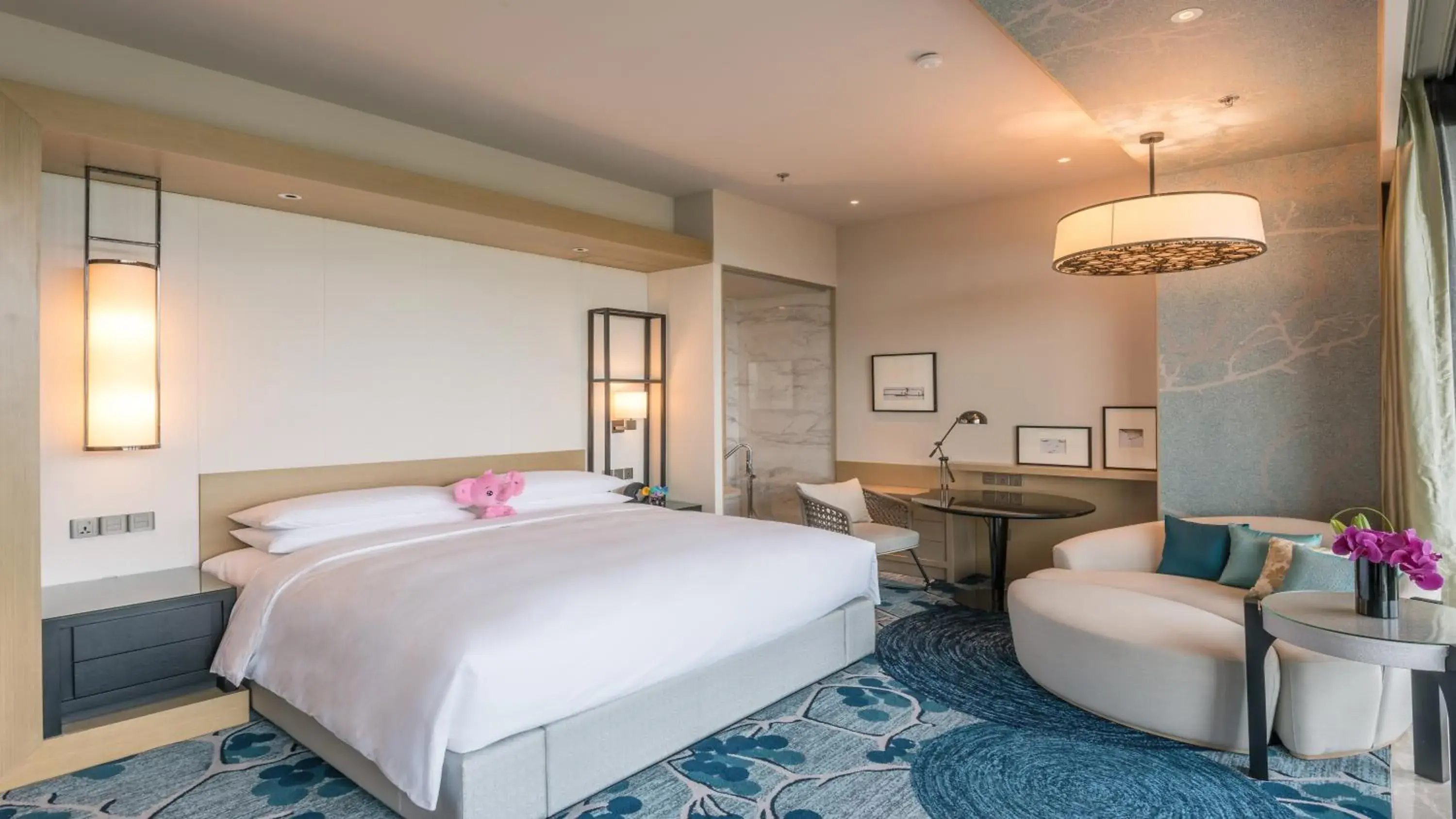 Deluxe Lake View King Room in Renaissance Suzhou Taihu Lake Hotel Deluxe Lake View King Room in Renaissance Suzhou Taihu Lake Hotel