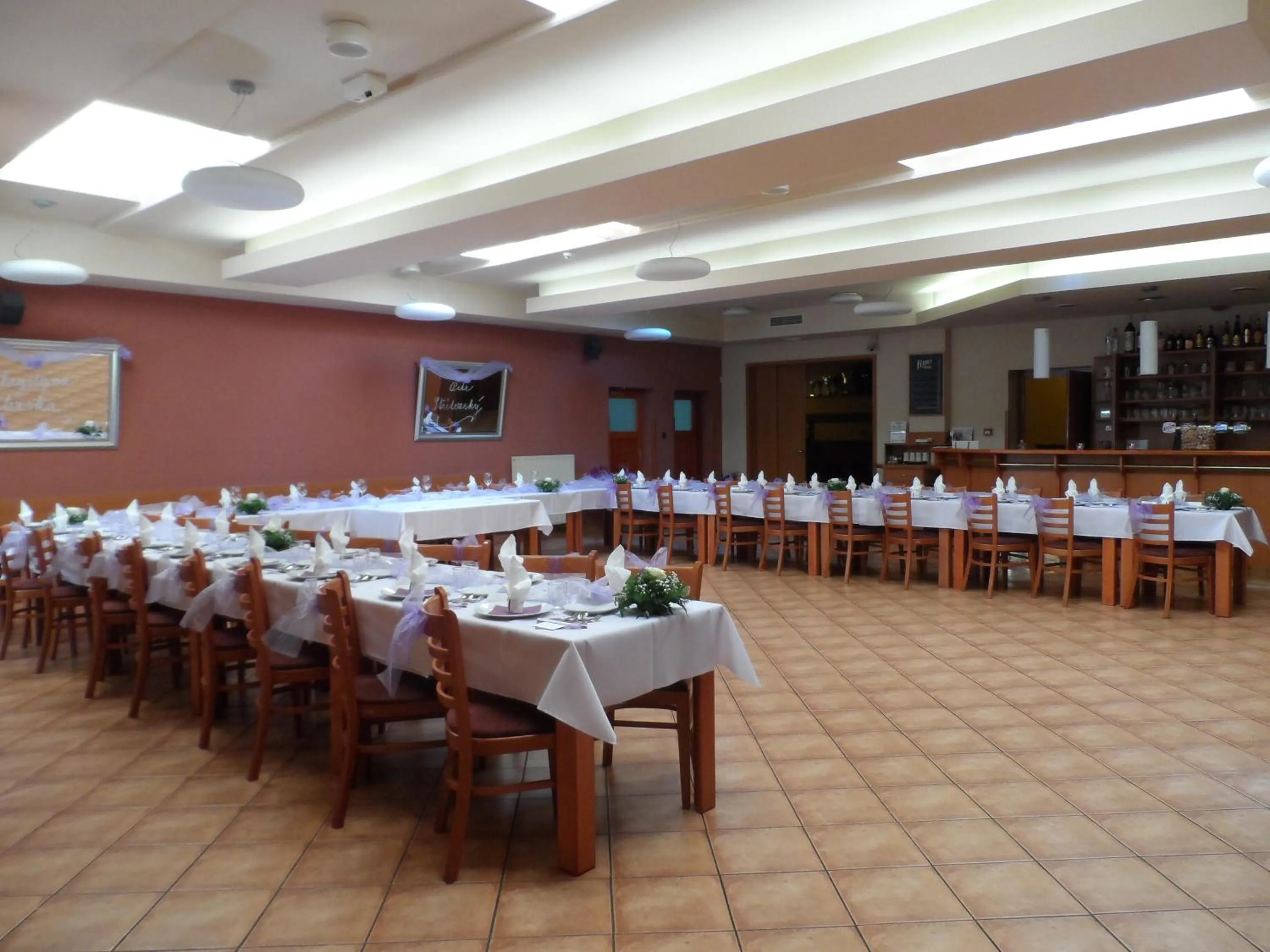 Restaurant/places to eat in Hotel Trim