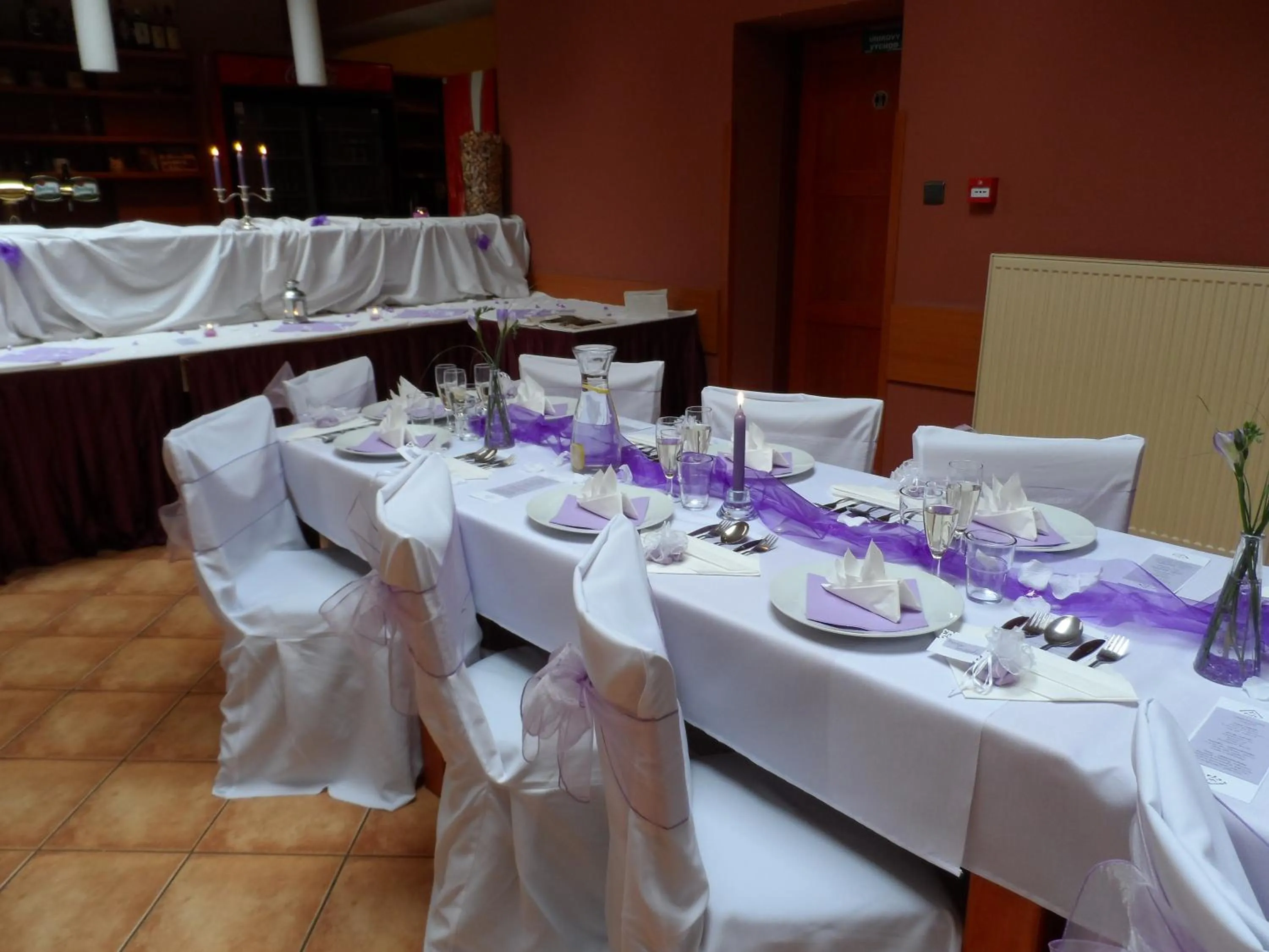 Restaurant/places to eat in Hotel Trim