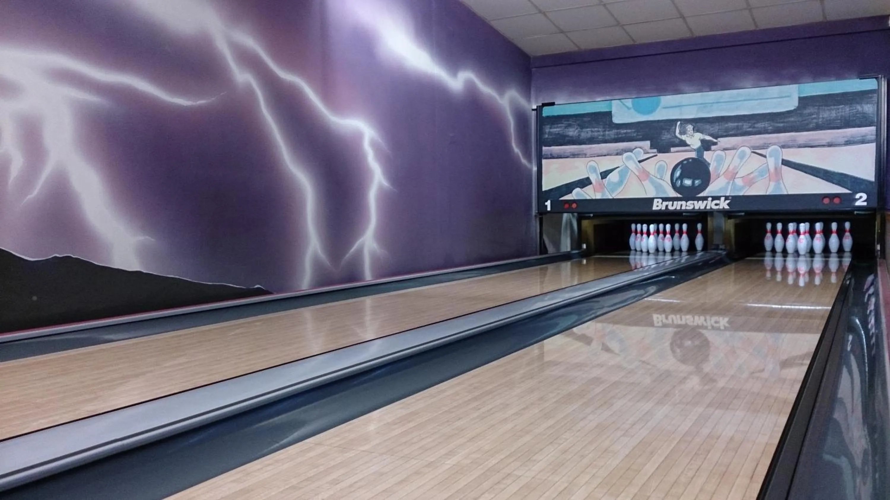 Bowling in Hotel Trim