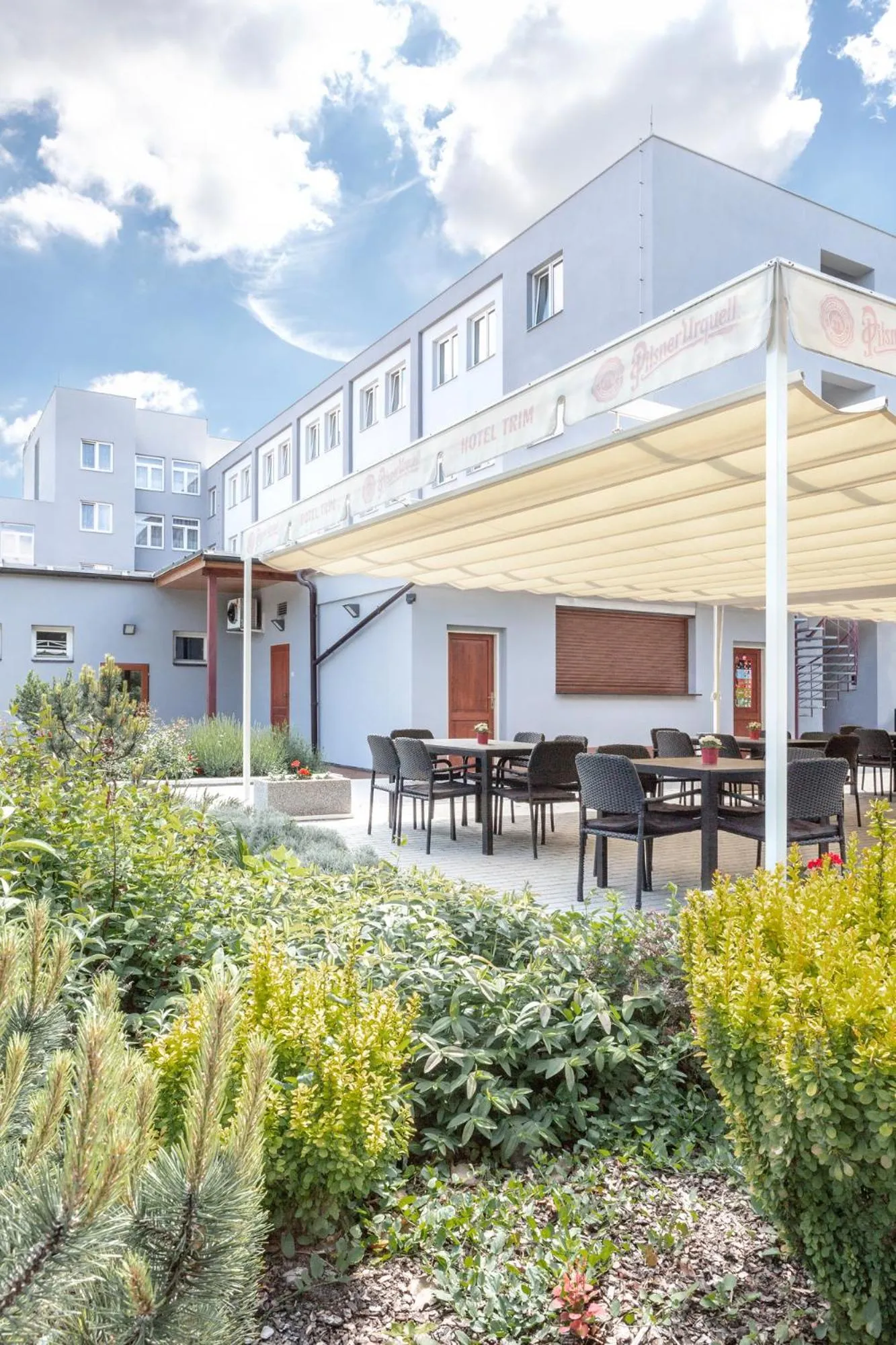 Restaurant/places to eat in Hotel Trim