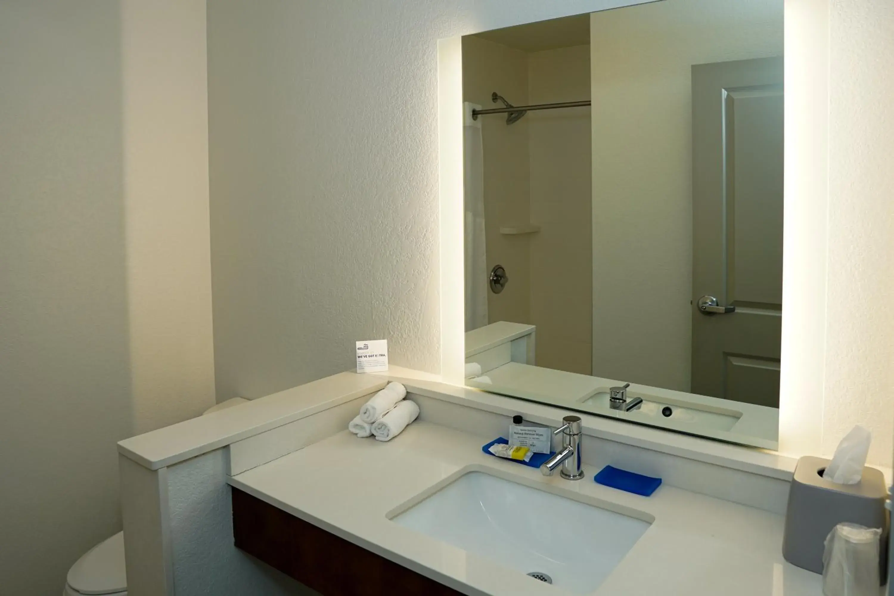 Deluxe Suite with Accessible Trans Shower - Non-Smoking in Holiday Inn Express & Suites - Aurora Medical Campus, an IHG Hotel Deluxe Suite with Accessible Trans Shower - Non-Smoking in Holiday Inn Express & Suites - Aurora Medical Campus, an IHG Hotel