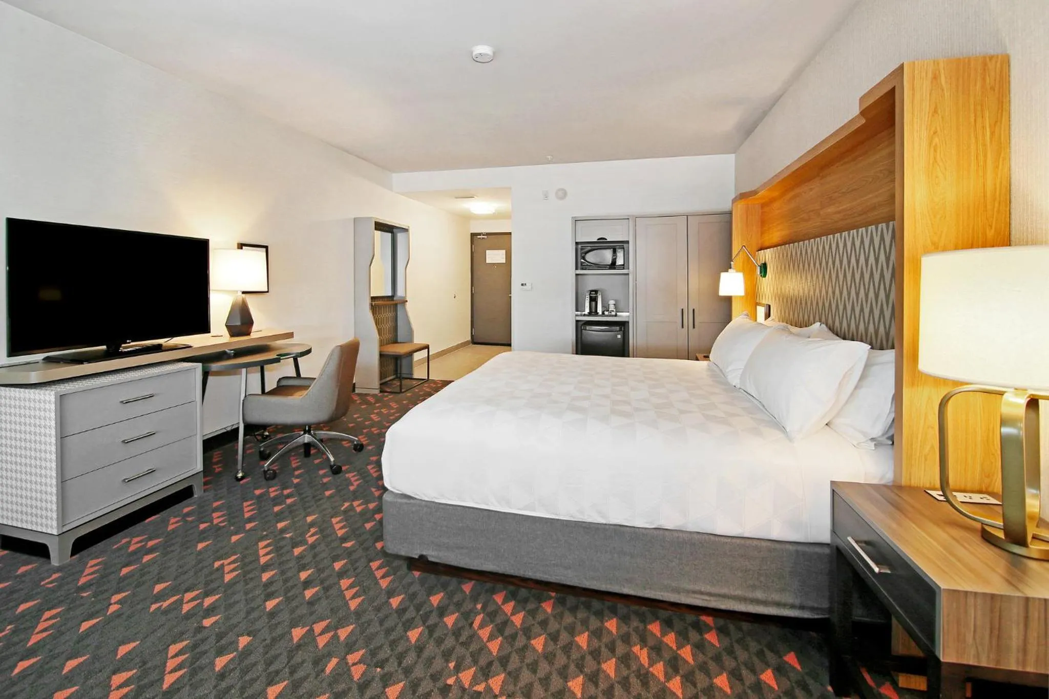 Photo of the whole room, Bed in Holiday Inn Hotel & Suites - Calgary Airport North by IHG