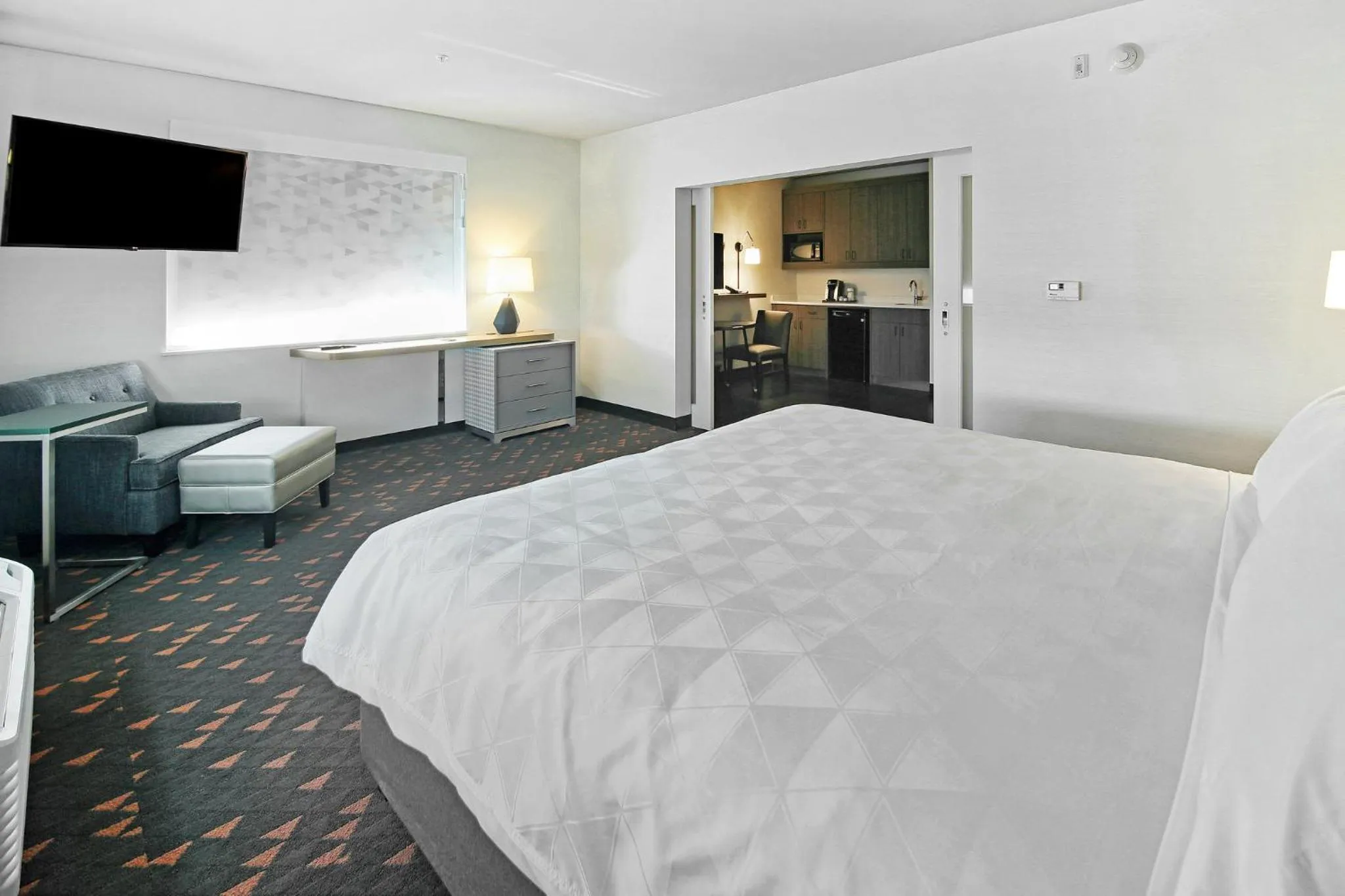 Photo of the whole room, Bed in Holiday Inn Hotel & Suites - Calgary Airport North by IHG
