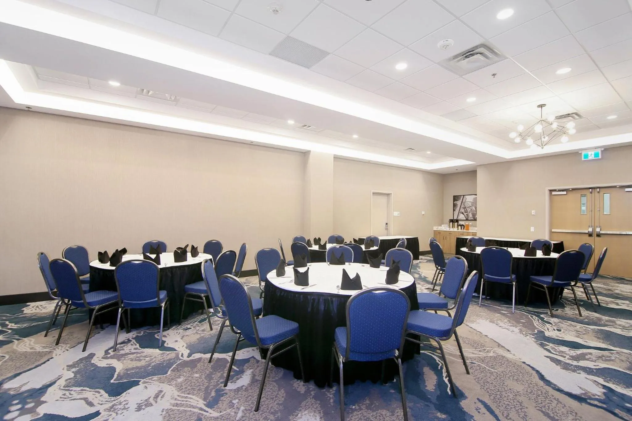 Meeting/conference room in Holiday Inn Hotel & Suites - Calgary Airport North by IHG