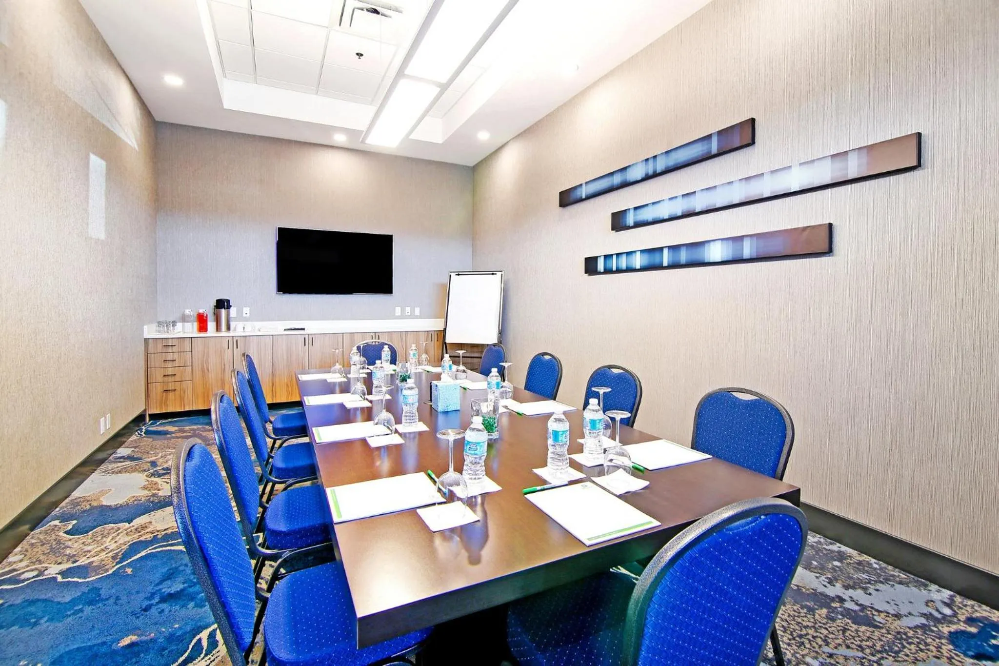 Meeting/conference room in Holiday Inn Hotel & Suites - Calgary Airport North by IHG