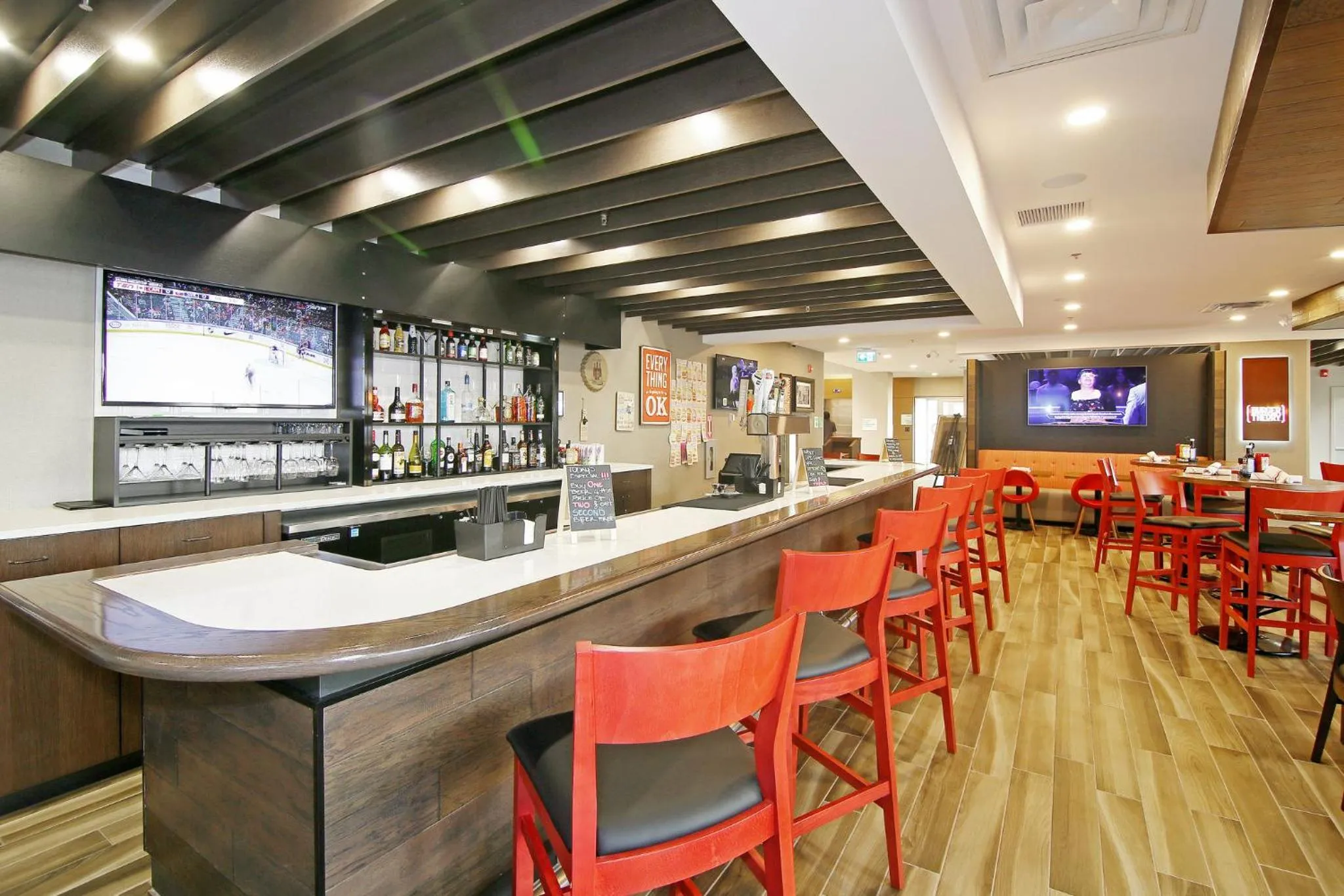 Restaurant/places to eat in Holiday Inn Hotel & Suites - Calgary Airport North by IHG