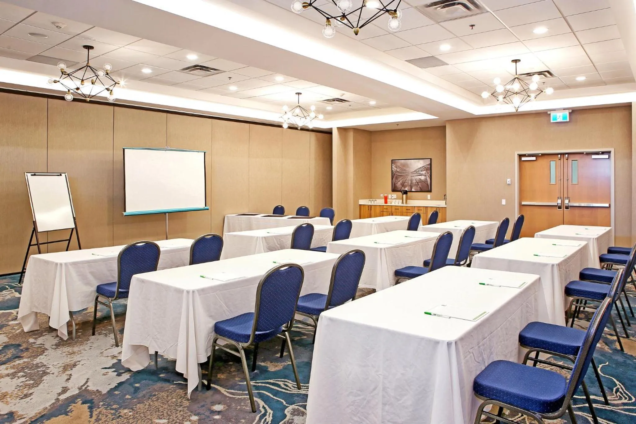 Meeting/conference room in Holiday Inn Hotel & Suites - Calgary Airport North by IHG