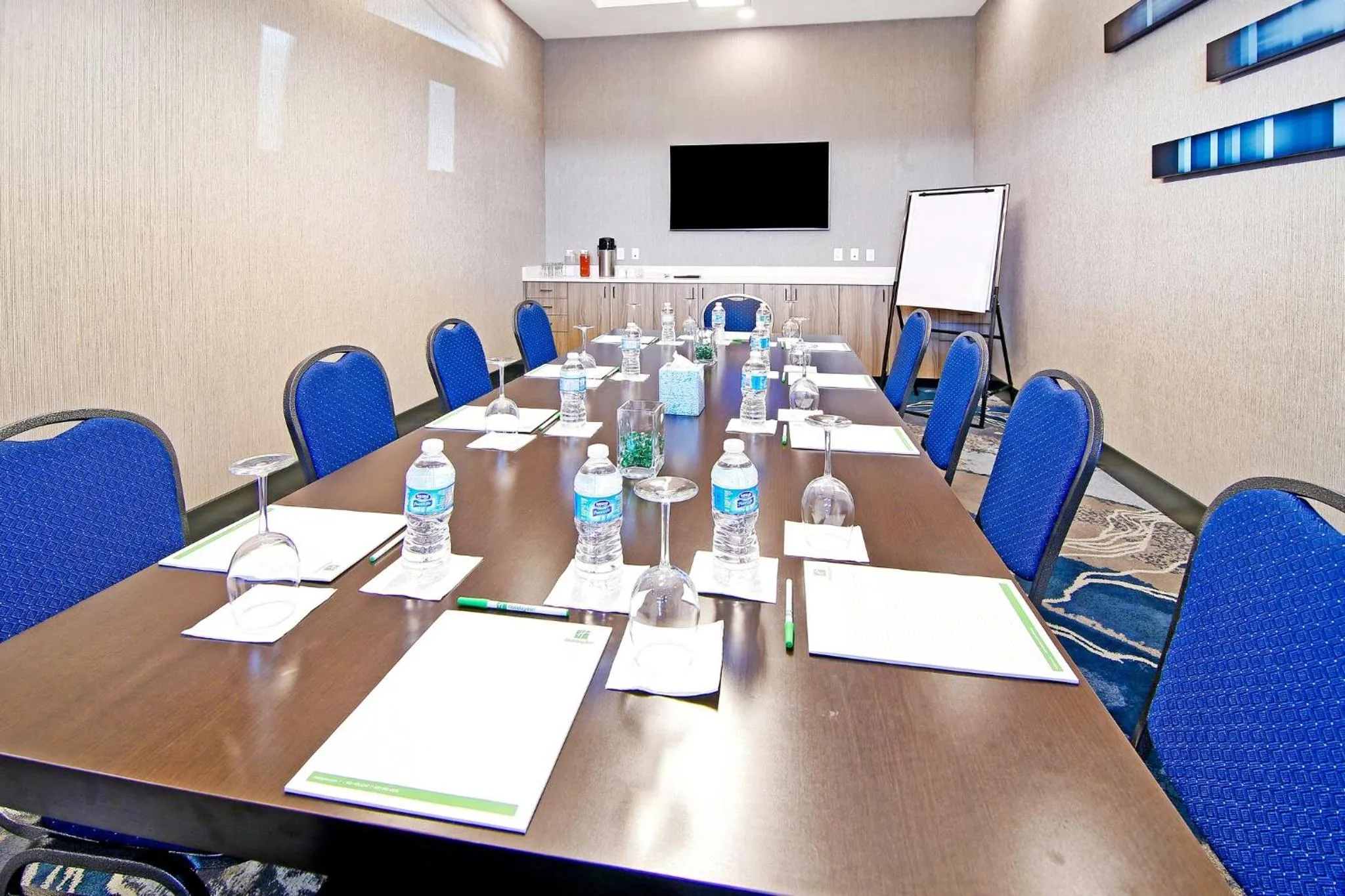 Meeting/conference room in Holiday Inn Hotel & Suites - Calgary Airport North by IHG