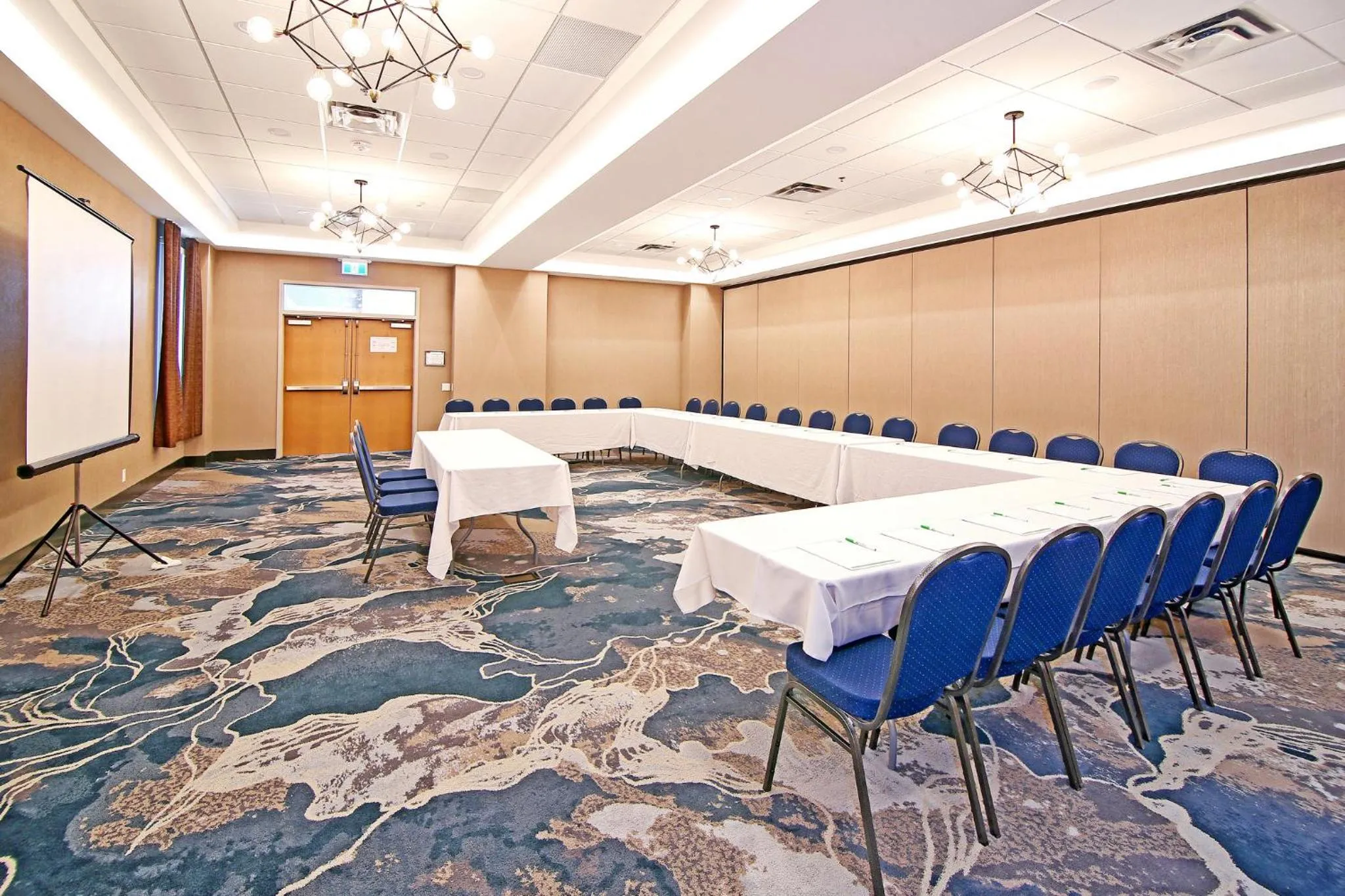 Meeting/conference room in Holiday Inn Hotel & Suites - Calgary Airport North by IHG