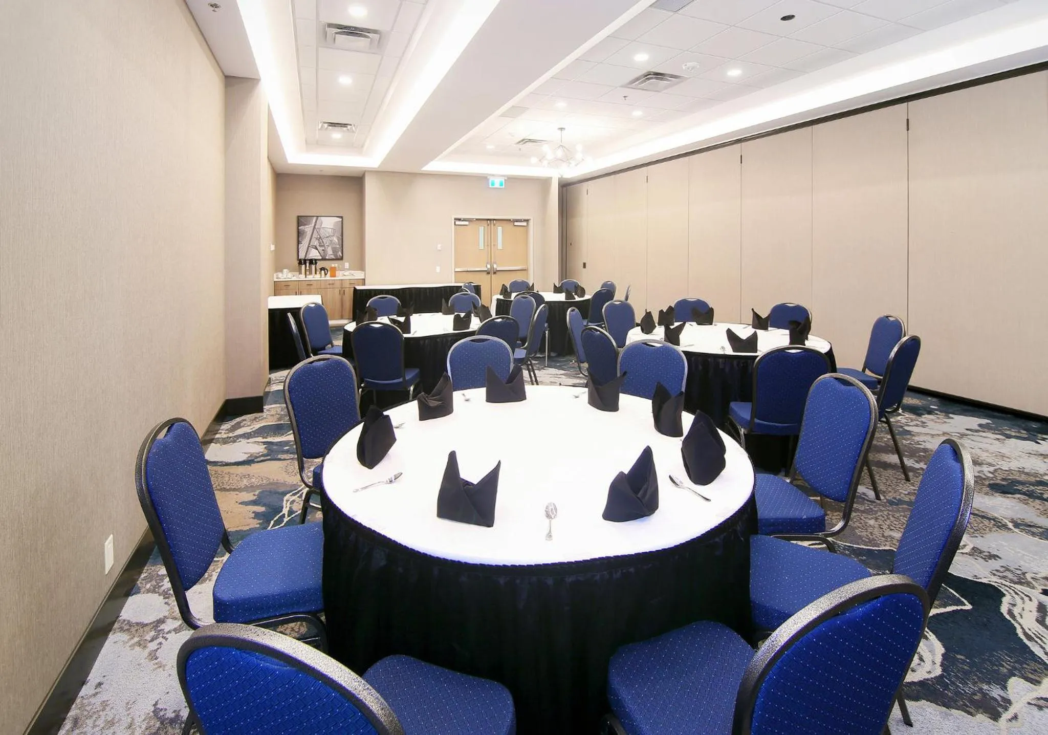 Meeting/conference room in Holiday Inn Hotel & Suites - Calgary Airport North by IHG