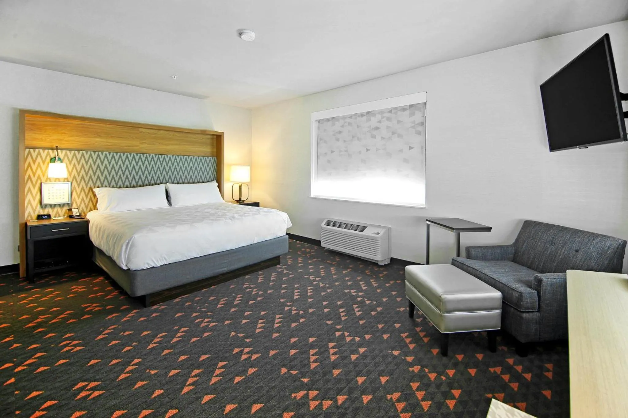 Photo of the whole room, Bed in Holiday Inn Hotel & Suites - Calgary Airport North by IHG