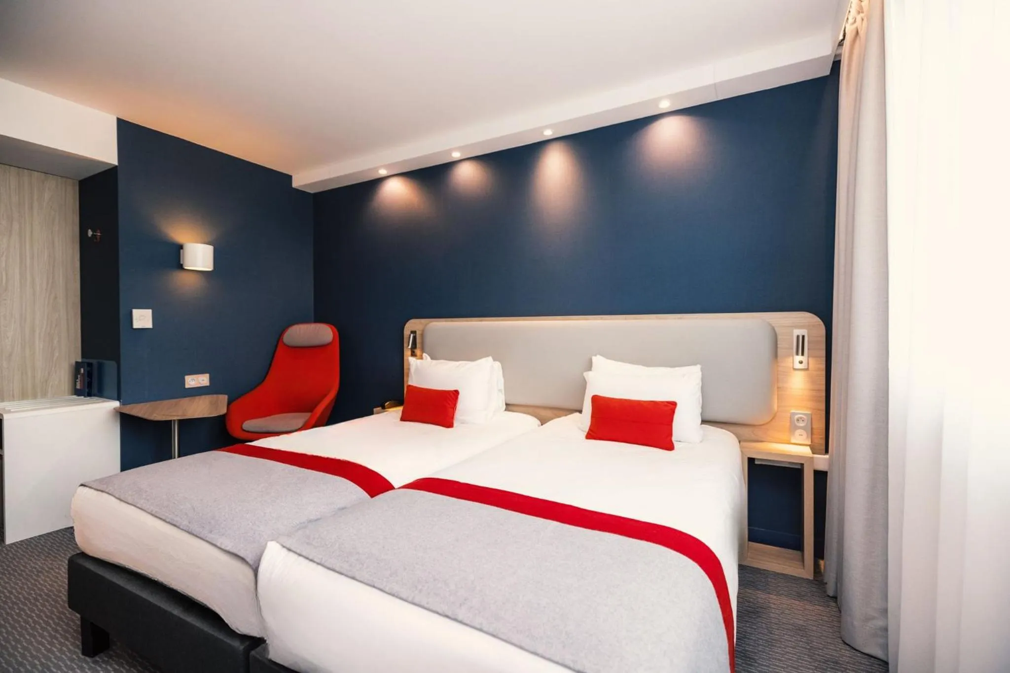 Photo of the whole room, Bed in Holiday Inn Express - Paris - CDG Airport by IHG