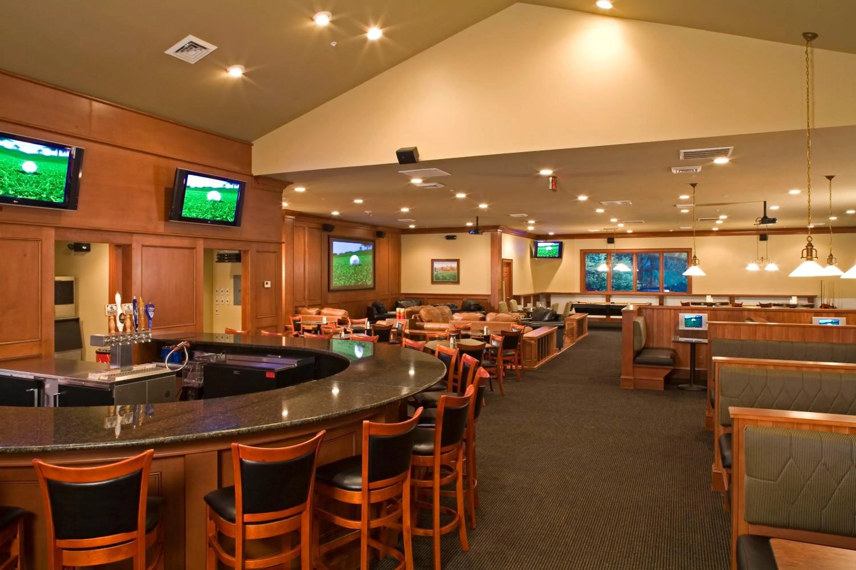 Lounge or bar in The Resort at Glade Springs