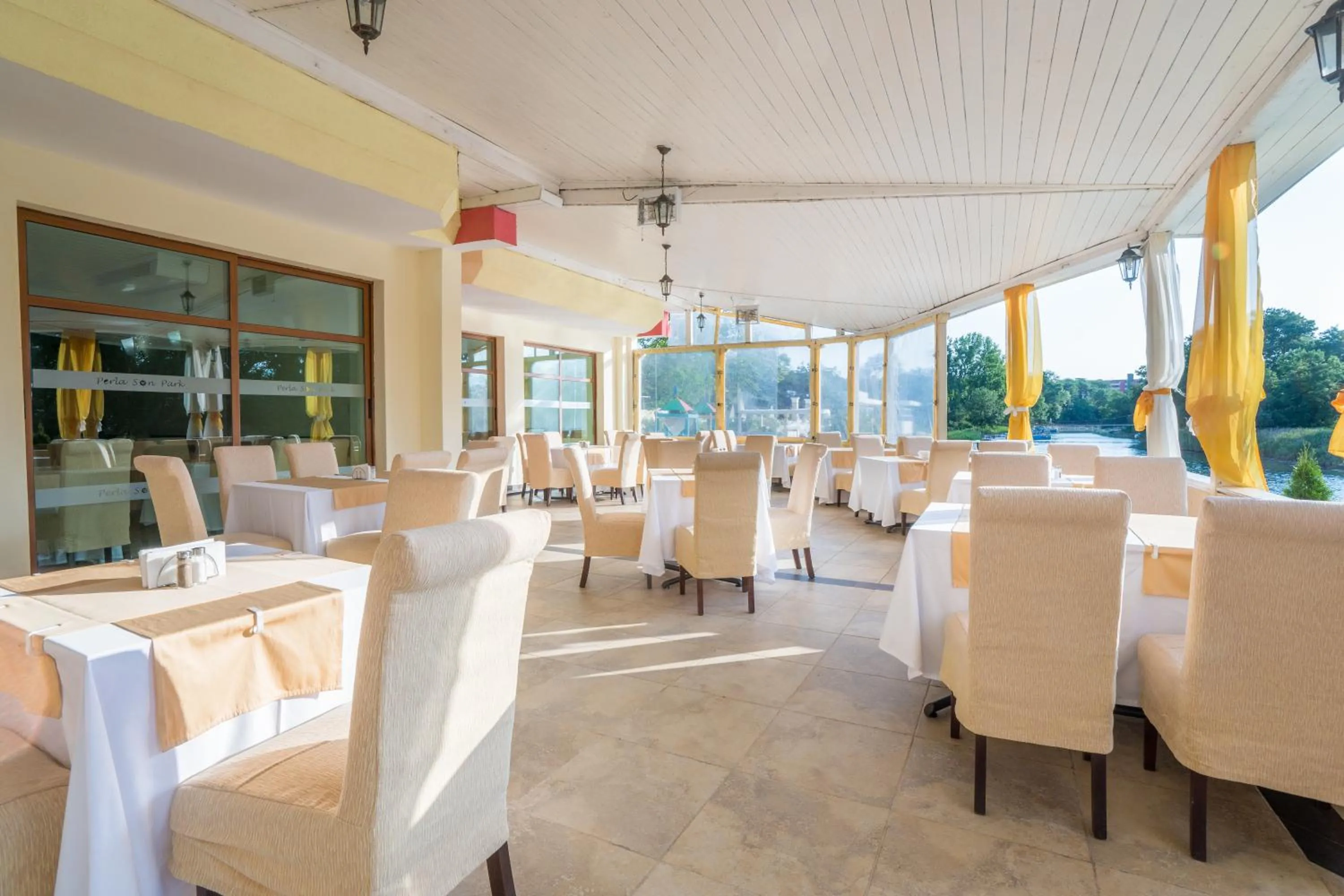 Restaurant/places to eat in Perla Sun Beach Hotel - All Inclusive