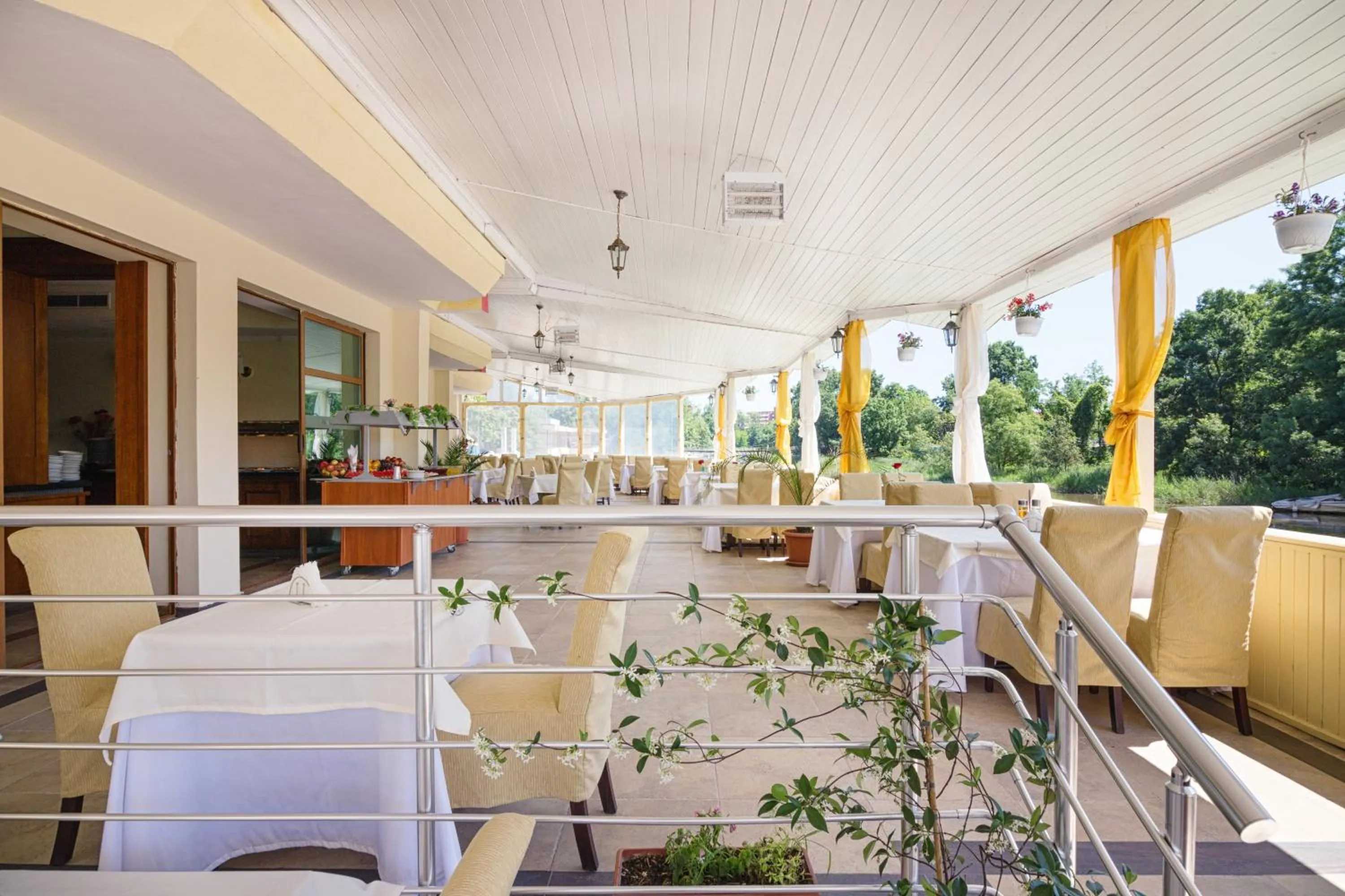 Restaurant/places to eat in Perla Sun Beach Hotel - All Inclusive