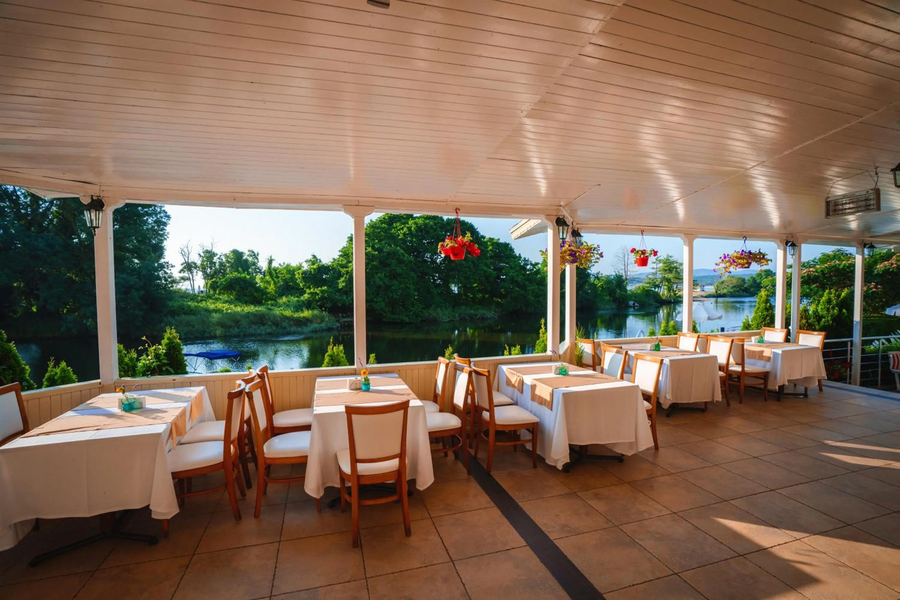 Restaurant/places to eat in Perla Sun Beach Hotel - All Inclusive