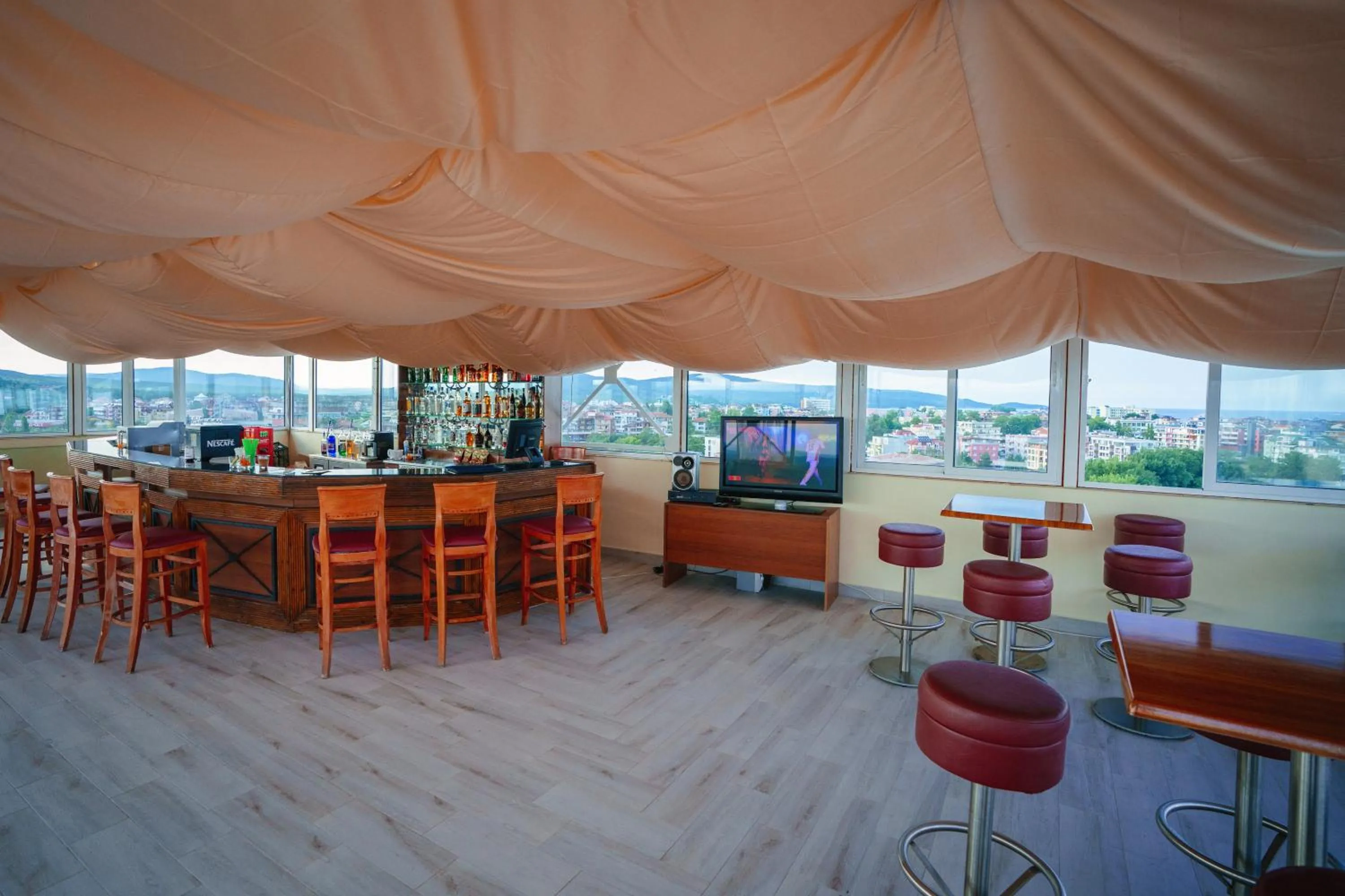 Lounge or bar in Perla Sun Beach Hotel - All Inclusive