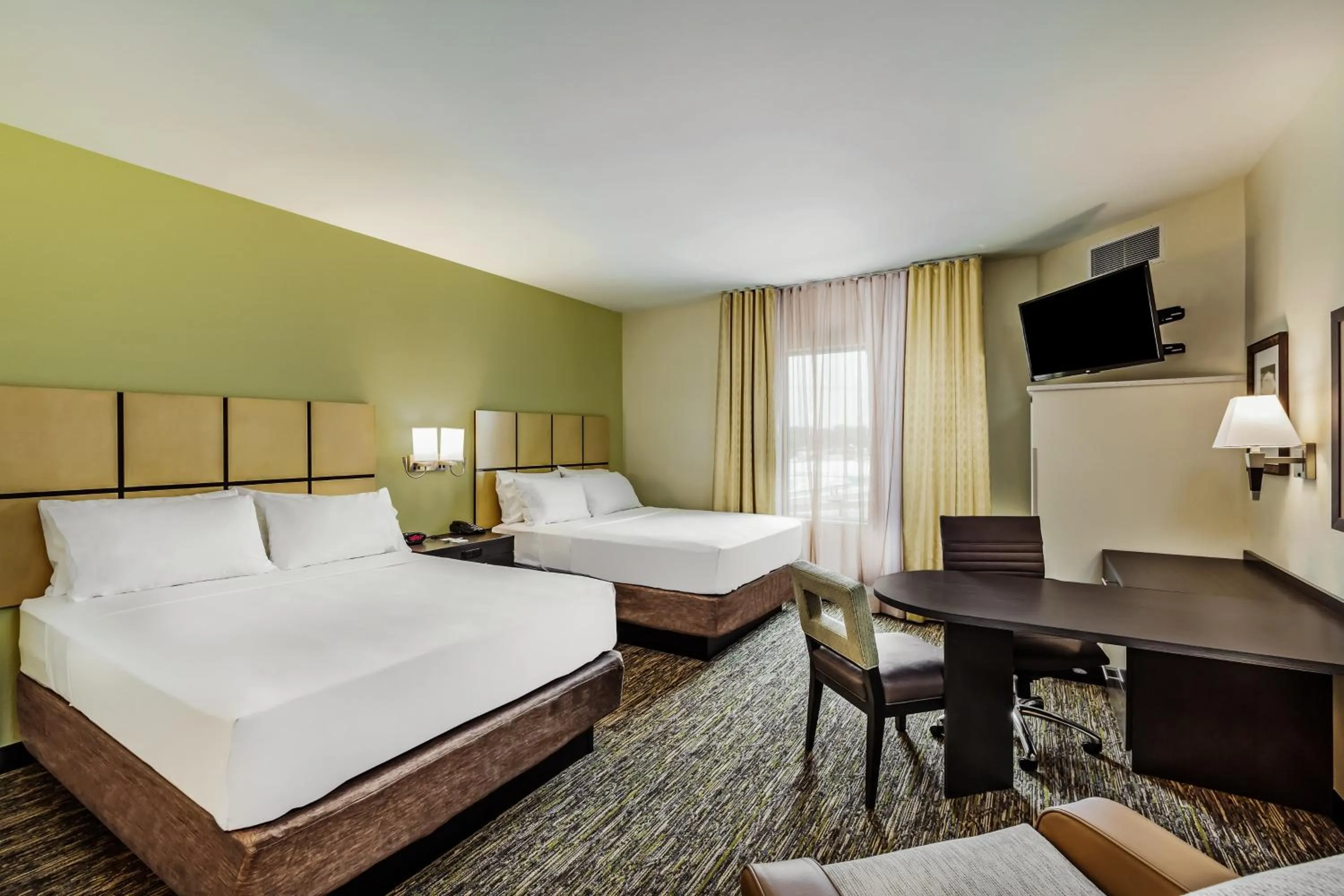 Photo of the whole room, Bed in Candlewood Suites Lenexa - Overland Park Area by IHG