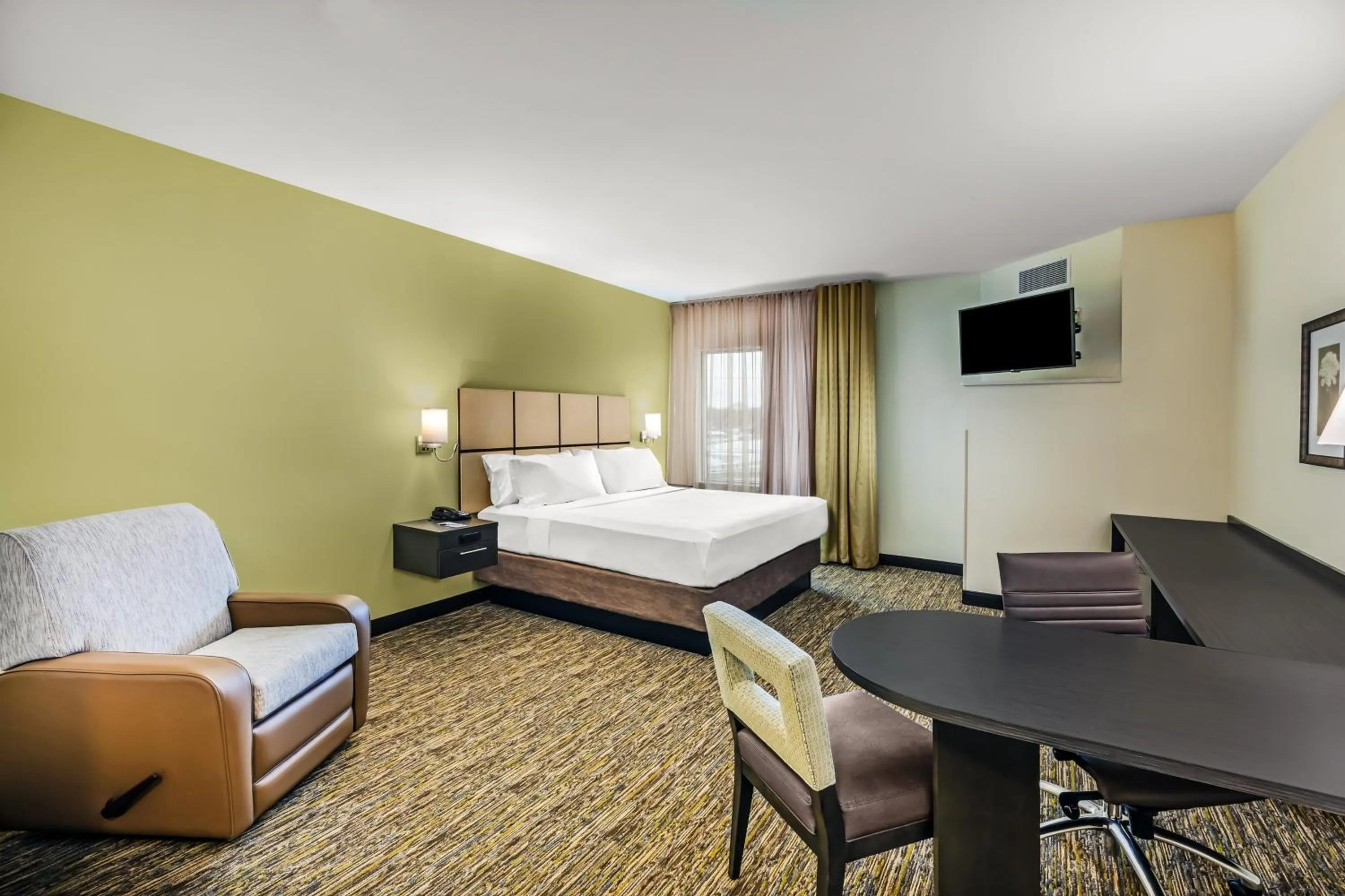 Bedroom, Bed in Candlewood Suites Lenexa - Overland Park Area by IHG