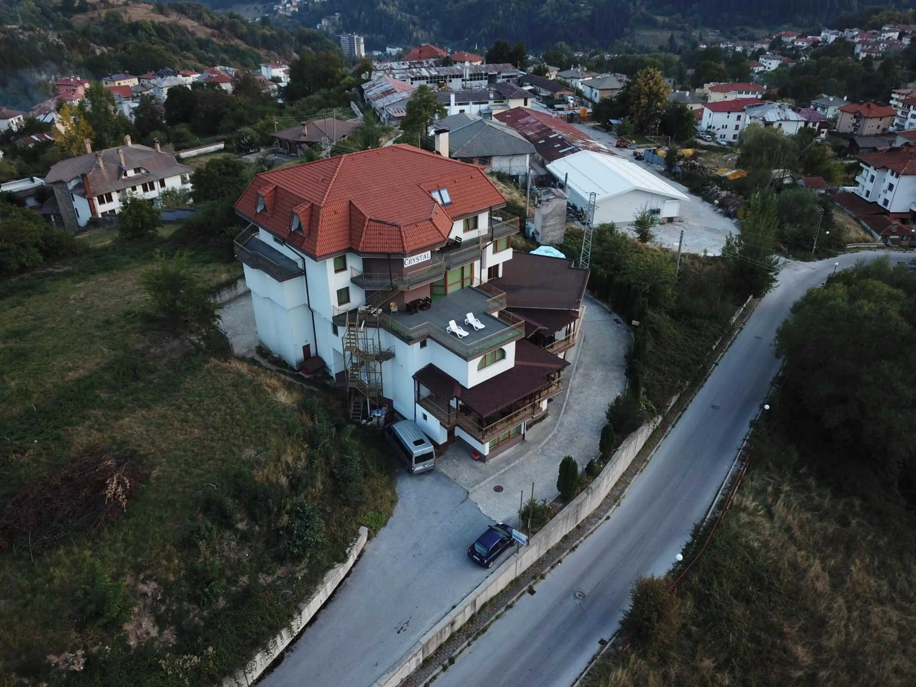 Семеен хотел Кристал