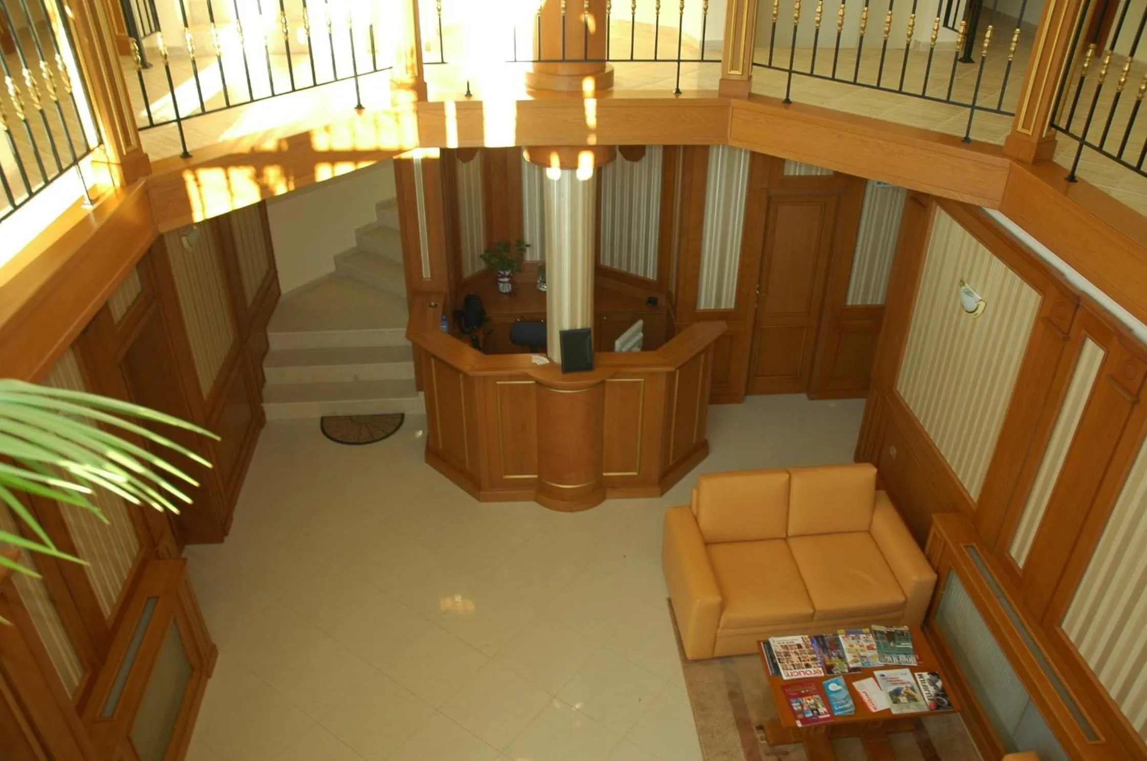 Lobby or reception in Семеен хотел Кристал